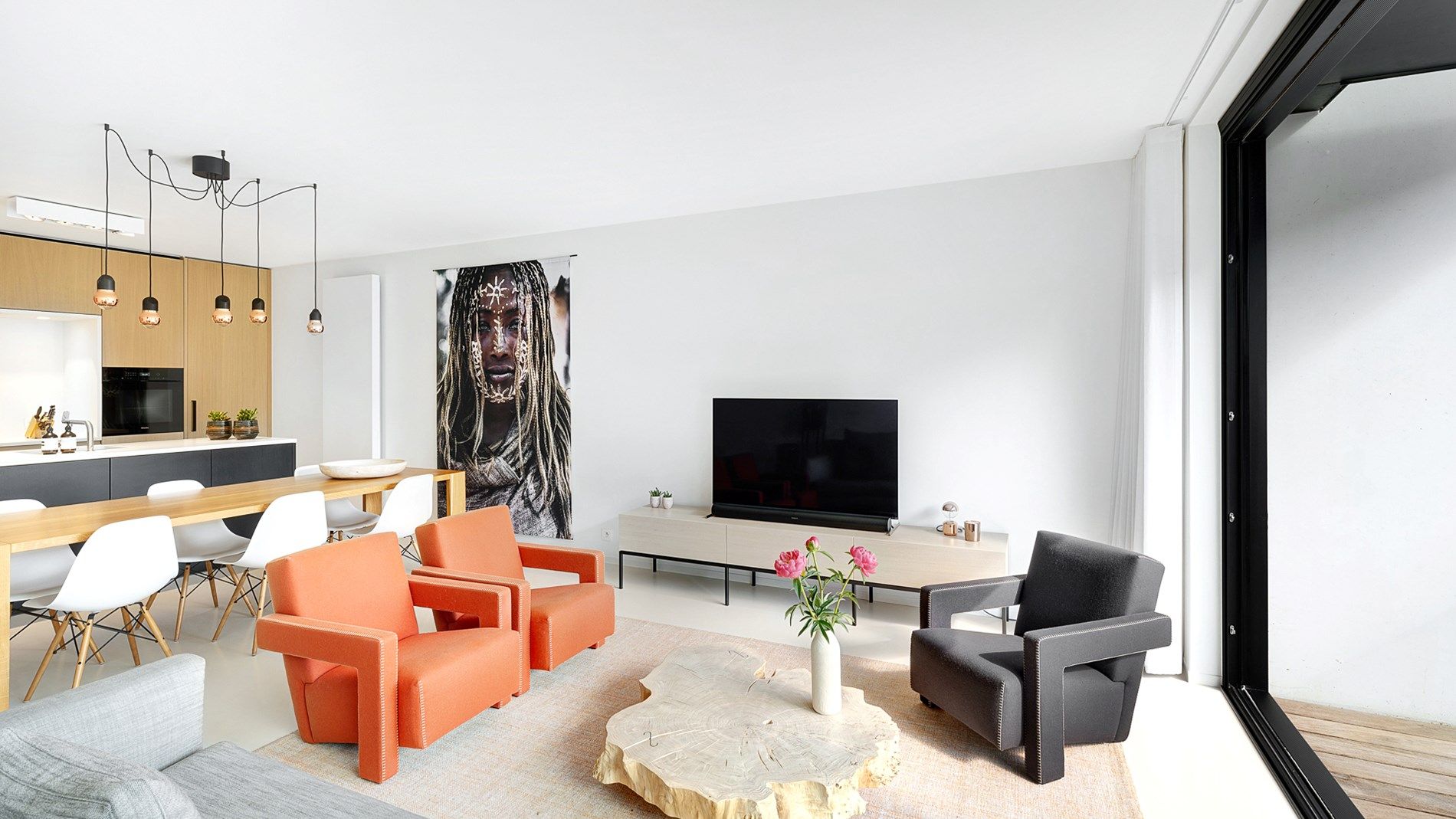 Uitzonderlijk luxueus afgewerkt appartement met zonnige terrassen, gelegen vlakbij de winkels van de Lippenslaan.  foto 3