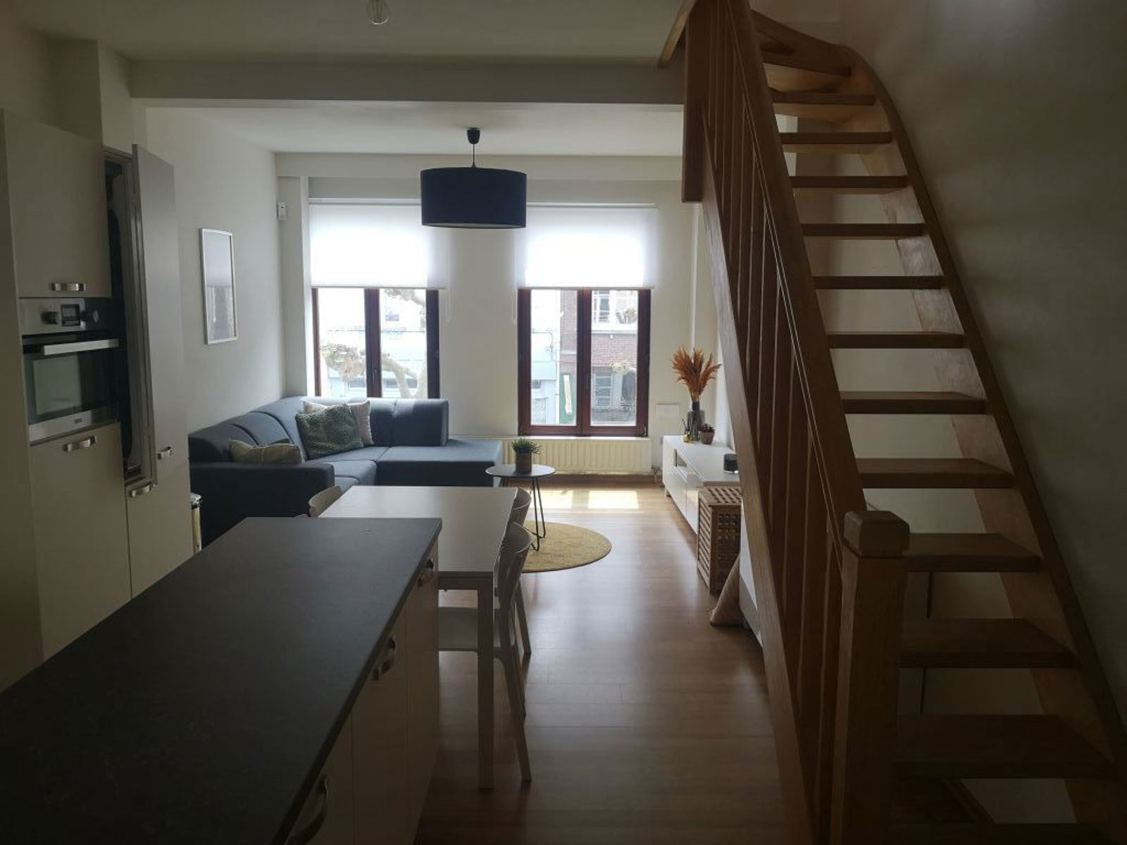 Handelspand met duplex woonst foto 3