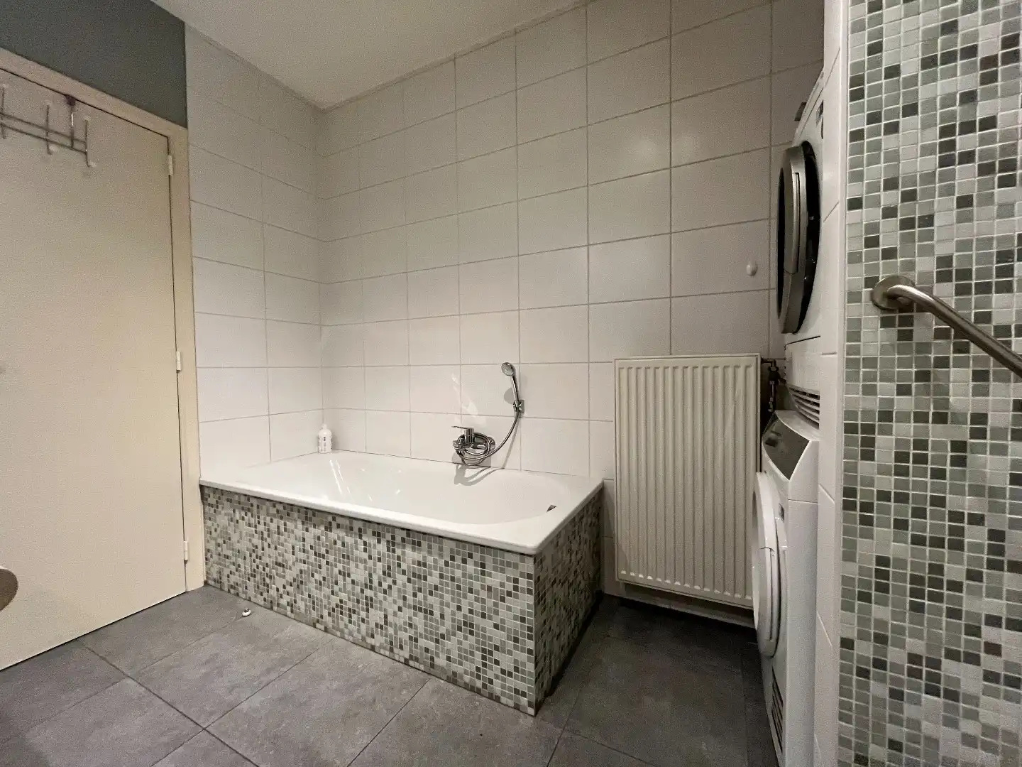 Comfortabel appartement met terras en garage foto 12