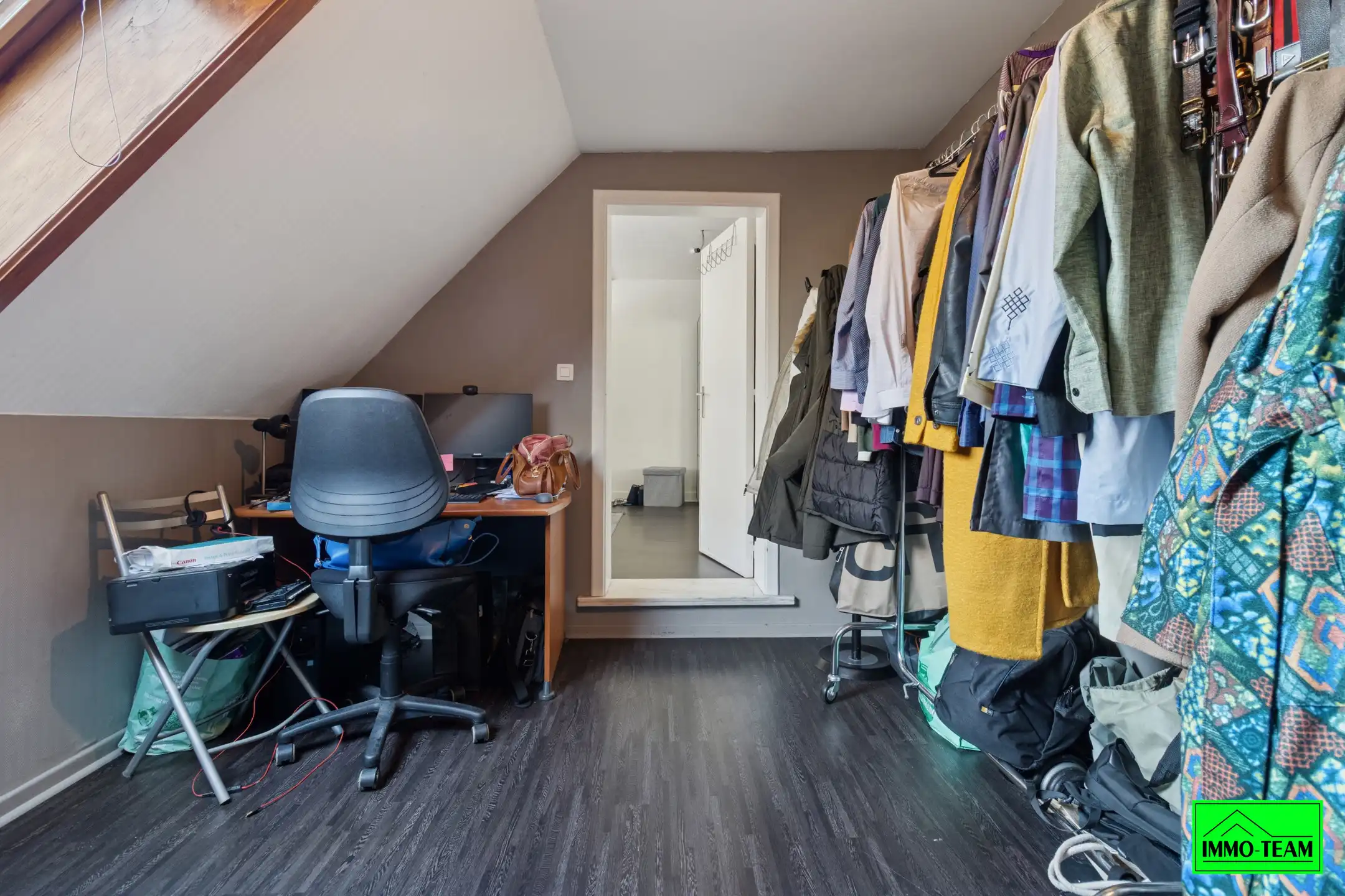 Ruime 3-gevelwoning met 4 slaapkamers en tuin foto 16