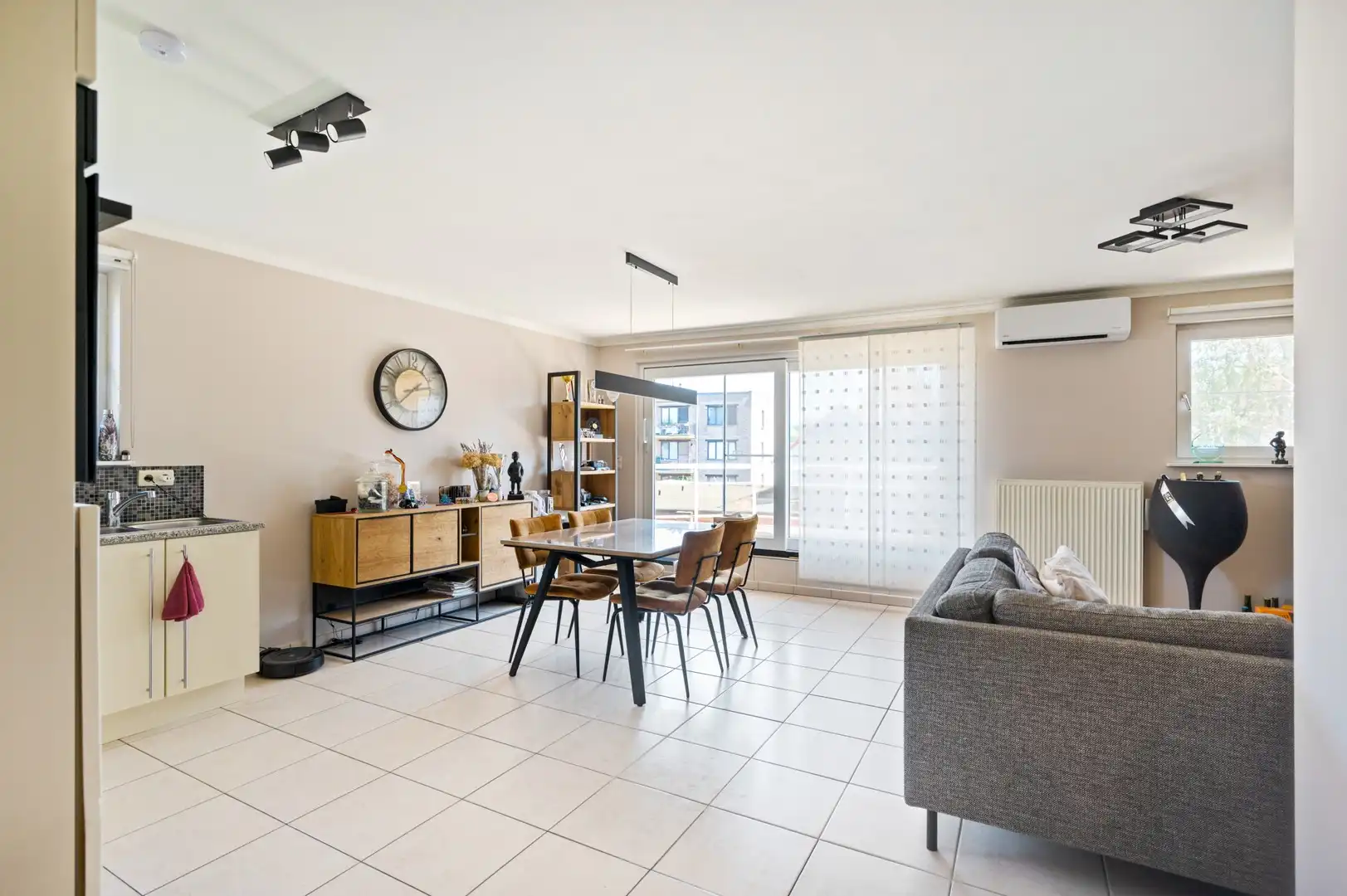 Instapklaar app met 2 slaapkamers, terras en garage, rustig en centraal gelegen te Lier! foto 9