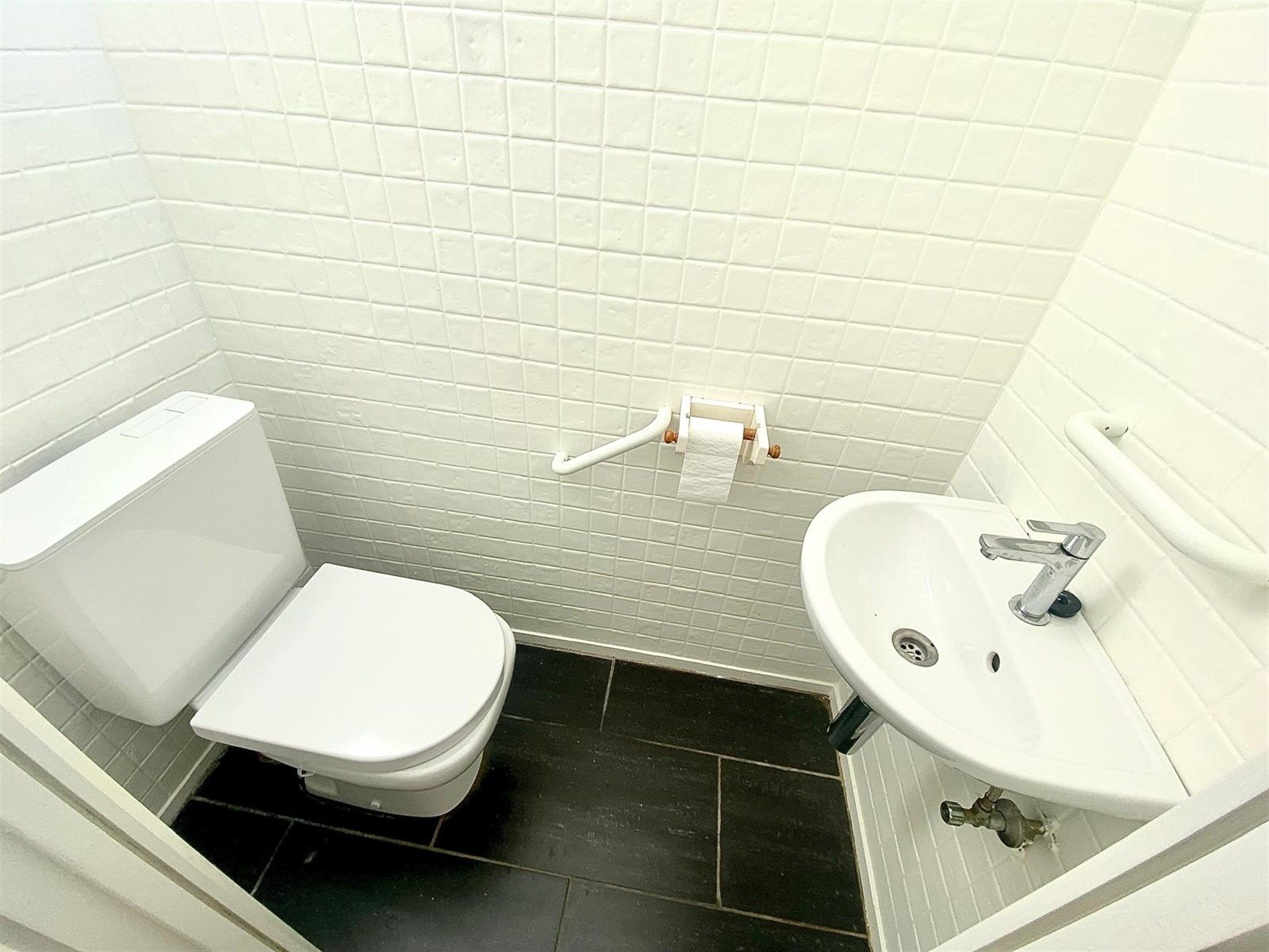 Ruime bungalow met twee slaapkamers en grote tuin foto 18