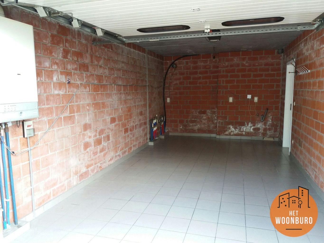 Ruime woning met garage en tuin foto 10