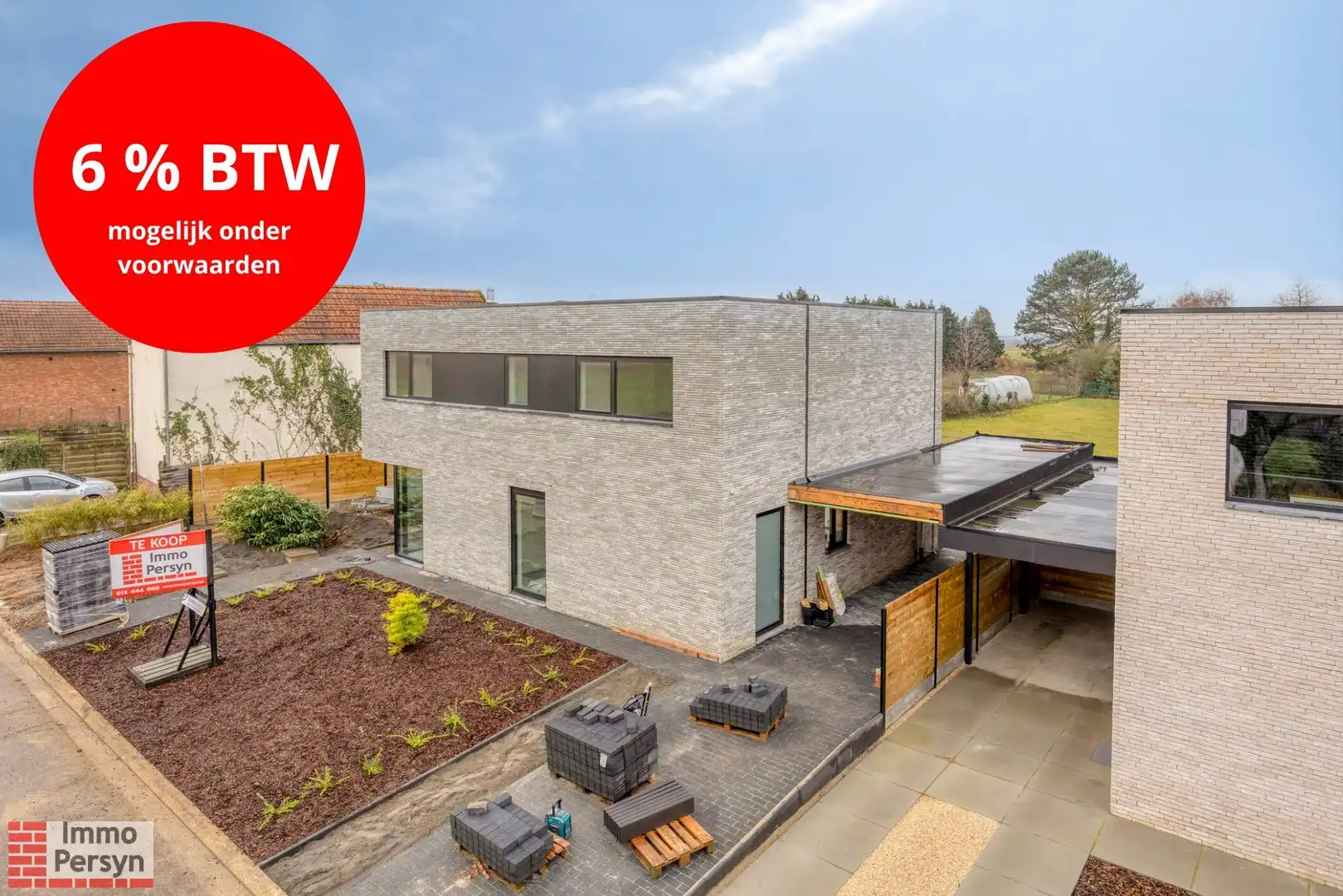 Ruime nieuwbouwwoning met 3 slaapkamers en carport foto {{pictureIndex}}