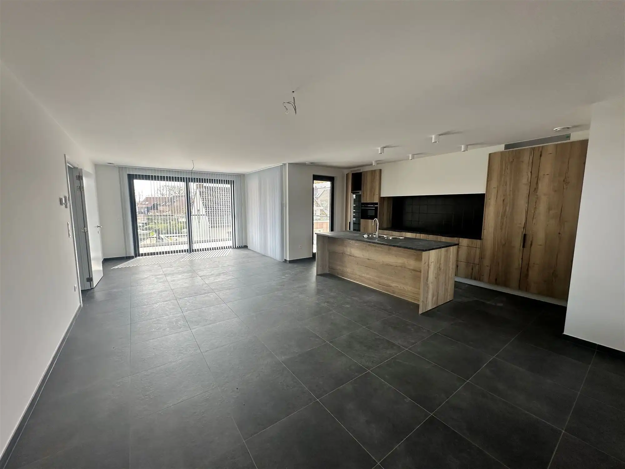 UNIEKE PENTHOUSE MET 2 SLAAPKAMERS, RUIME TERRASSEN EN GARAGE TE PAAL foto 2