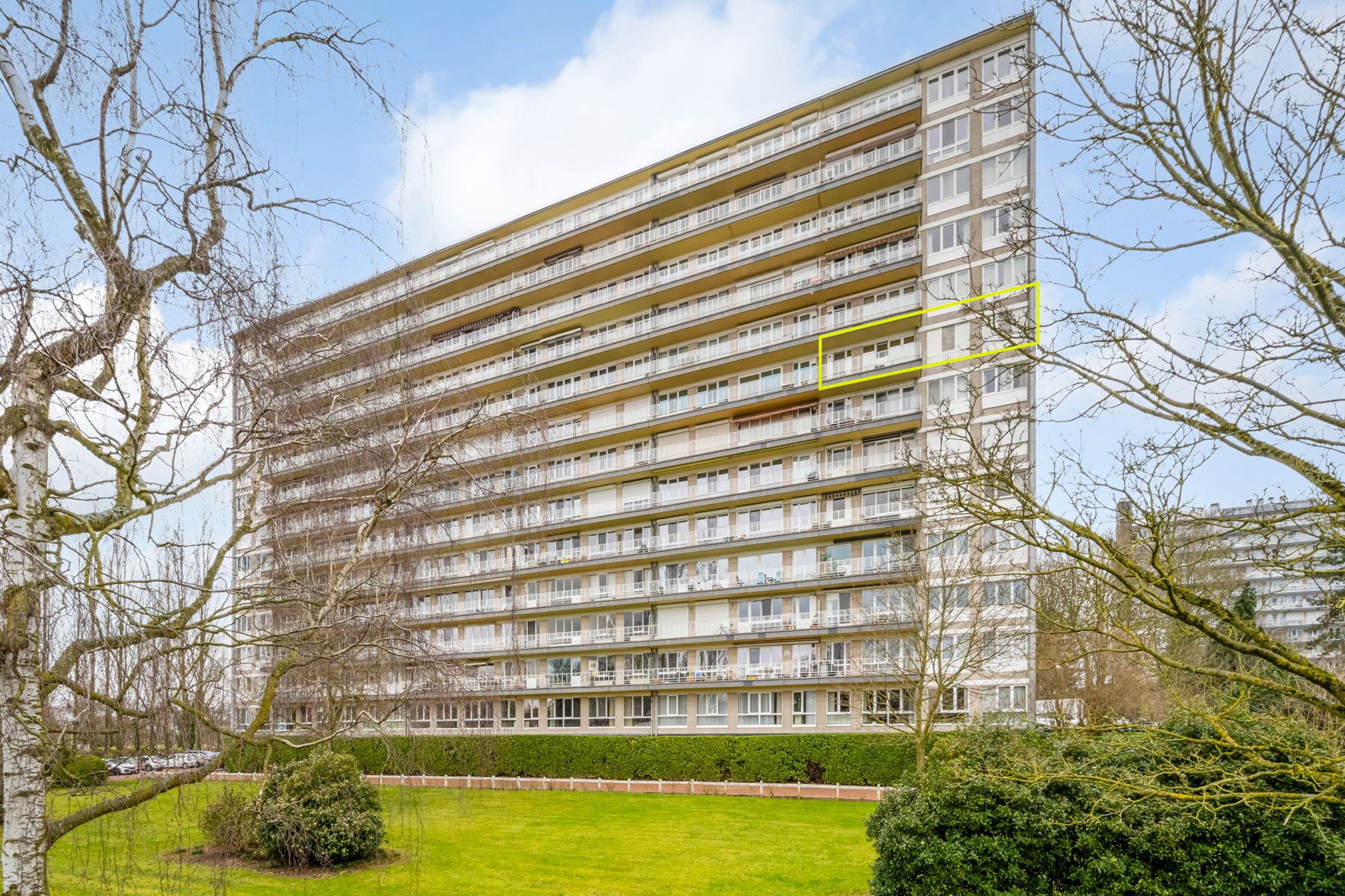 Instapklaar 3-slaapkamerappartement met terras en uitzicht foto {{pictureIndex}}