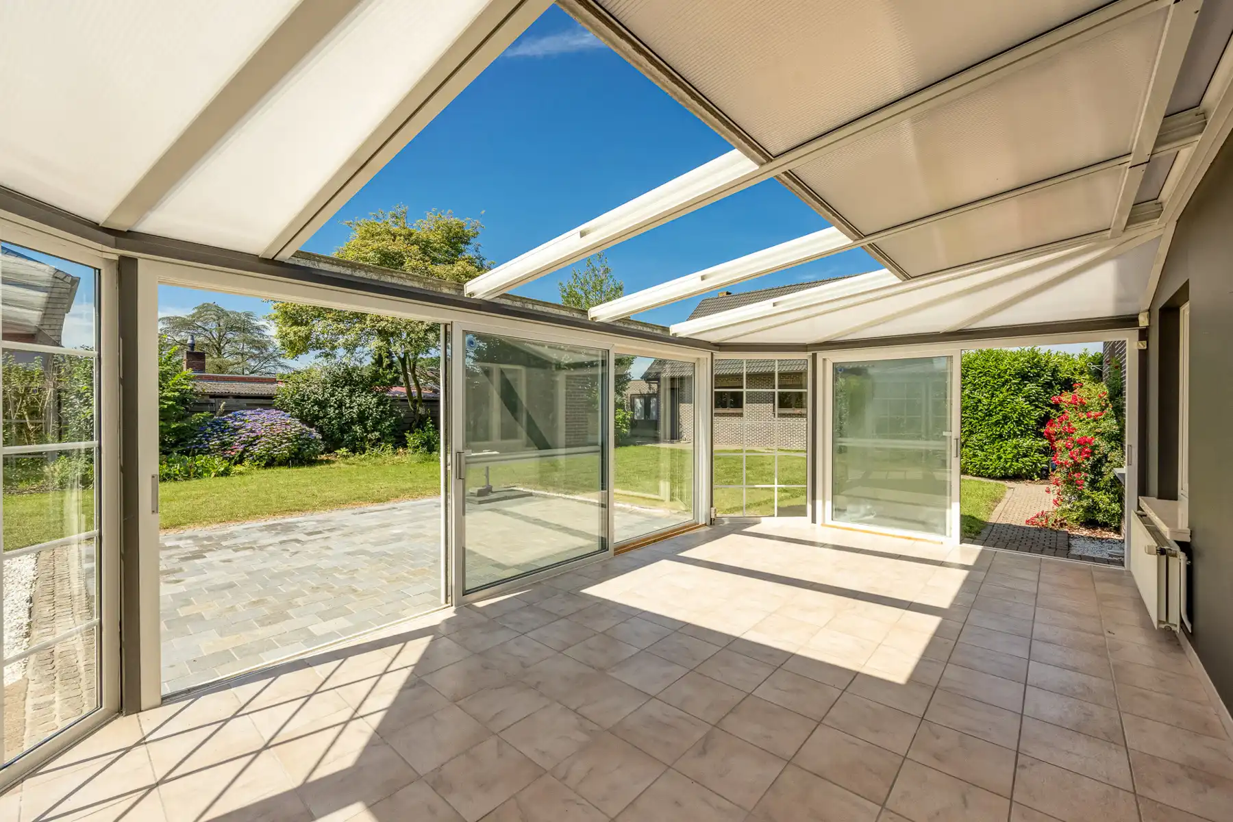 Gerenoveerde laagbouwwoning met grote opslagruimte op ca 1.374m² (opsplitsing tot 2 bouwgronden mogelijk). foto 12