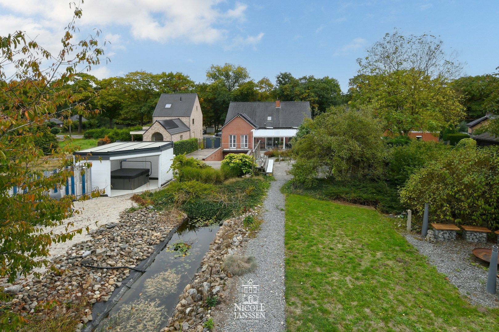 Zeer ruime gezinswoning foto 32