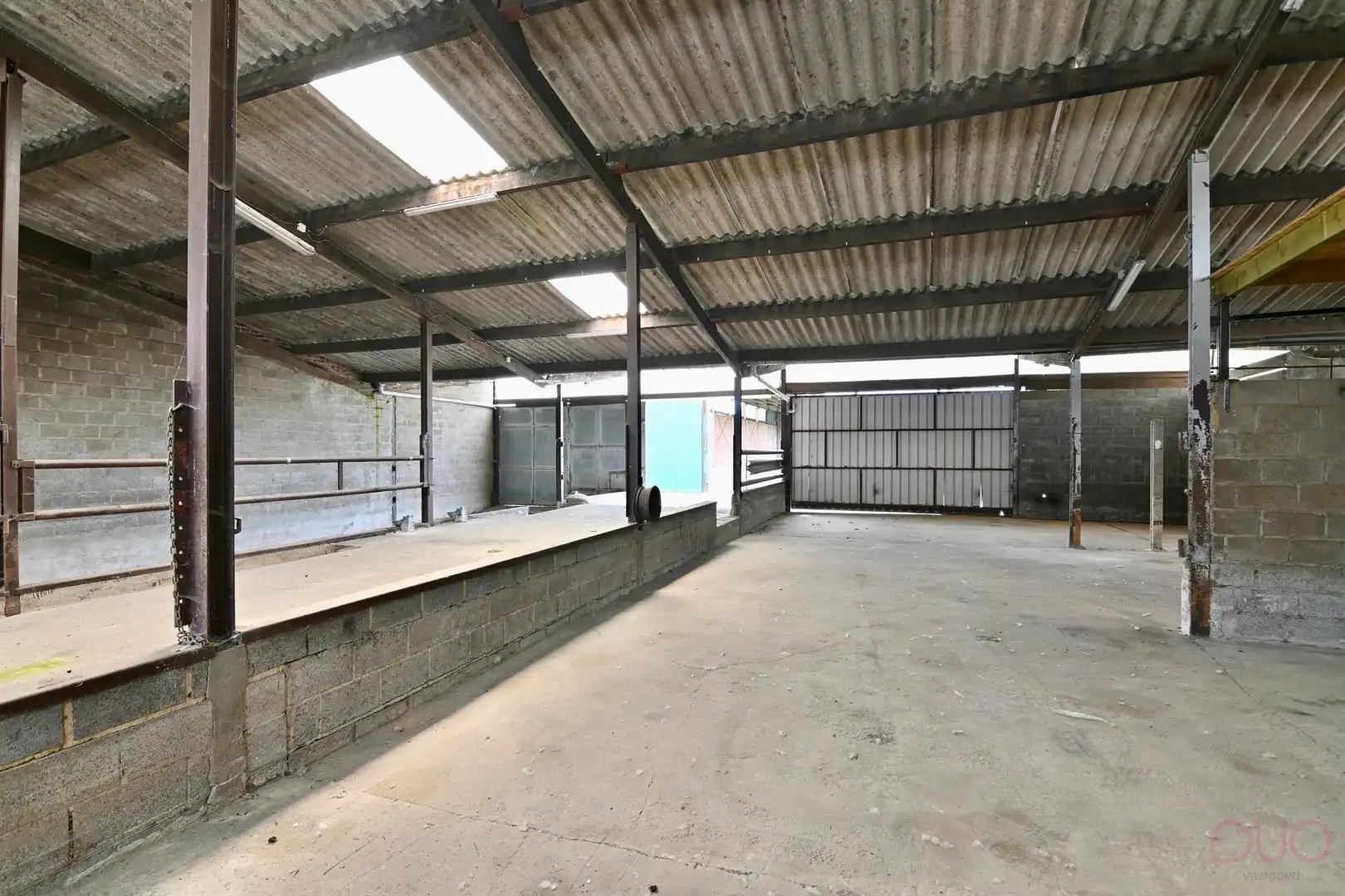 Hoevewoning op een perceel van 69a20ca met een veestal van 391m2 en een open schuur van 355m2 foto 10