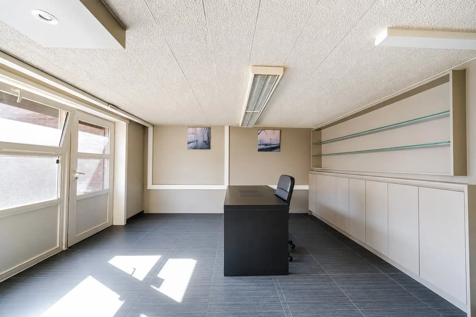 Ruime woning met tal van mogelijkheden op een strategische locatie in Sint-Truiden. foto 24