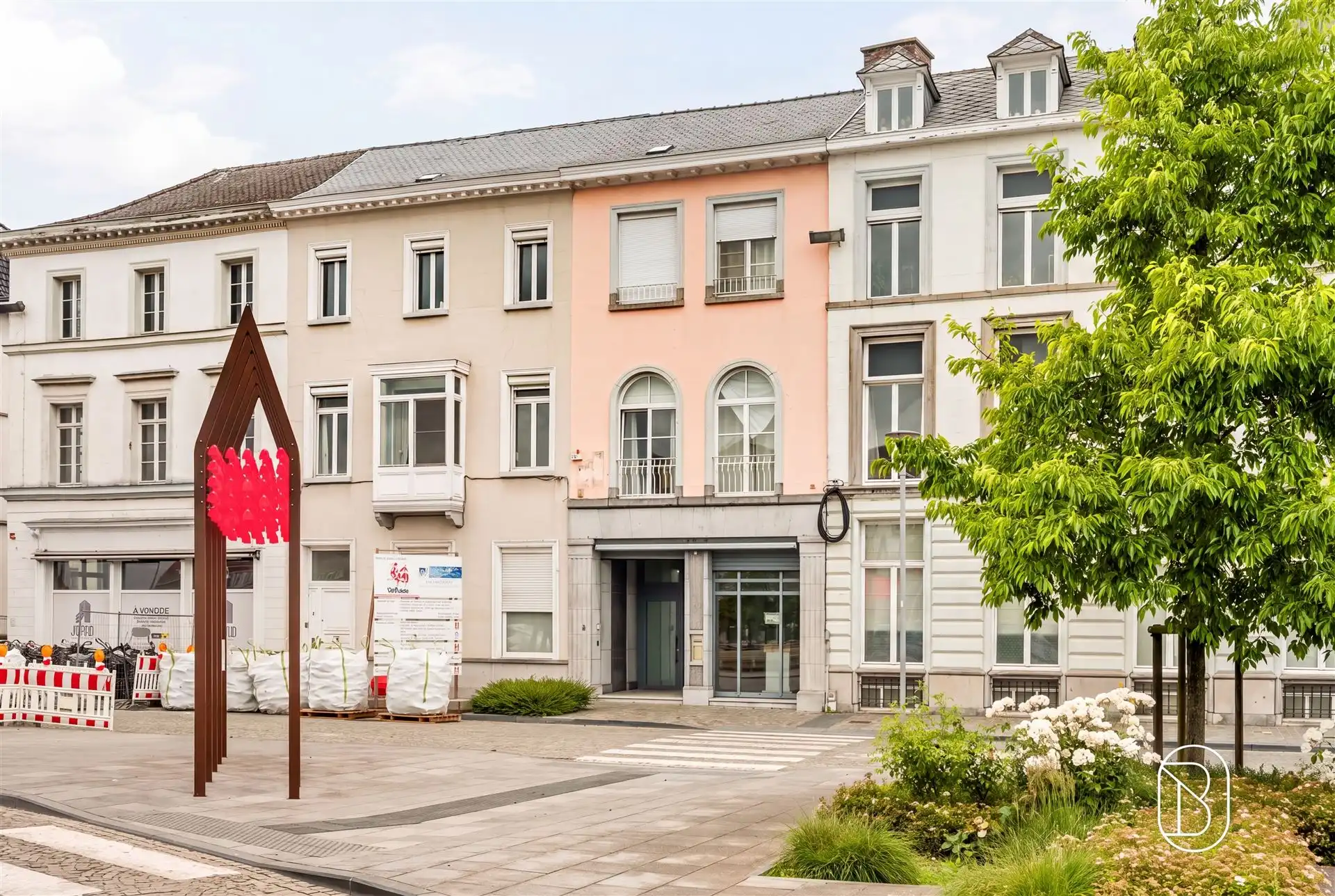 Topgelegen commerciele eigendom + woonst foto 4