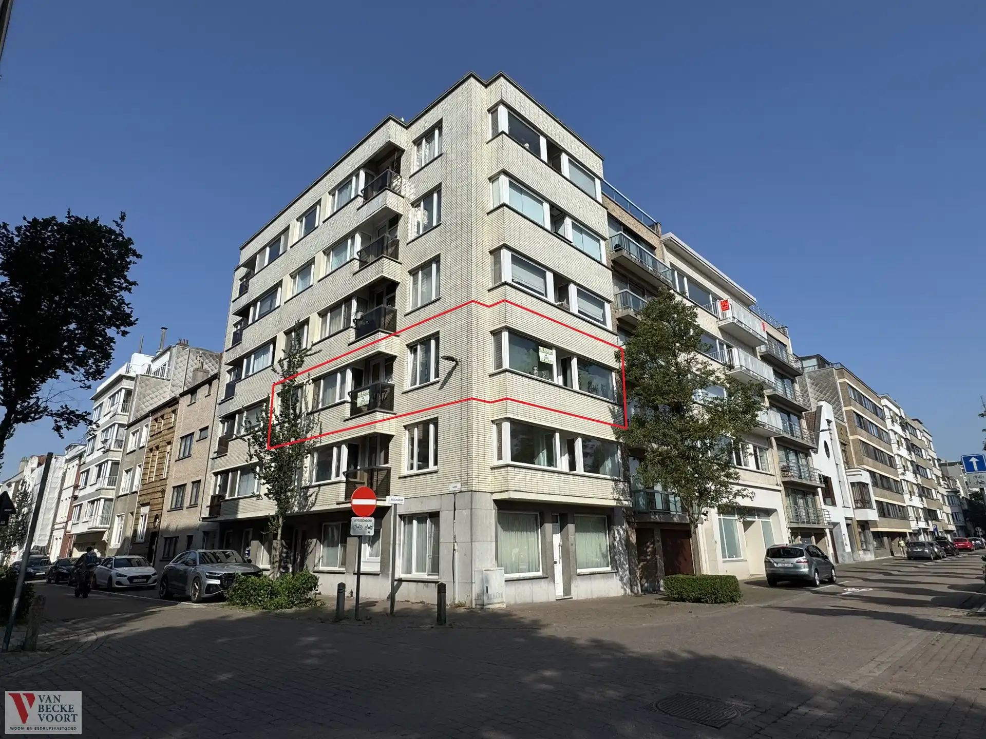 Lichtrijk appartement met uitzicht op het groen & nabij centrum foto {{pictureIndex}}