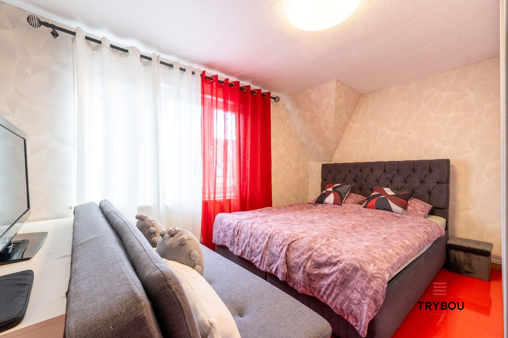 Rustig gelegen, volledig gerenoveerde woning met gezellige, onderhoudsvriendelijke tuin foto 17