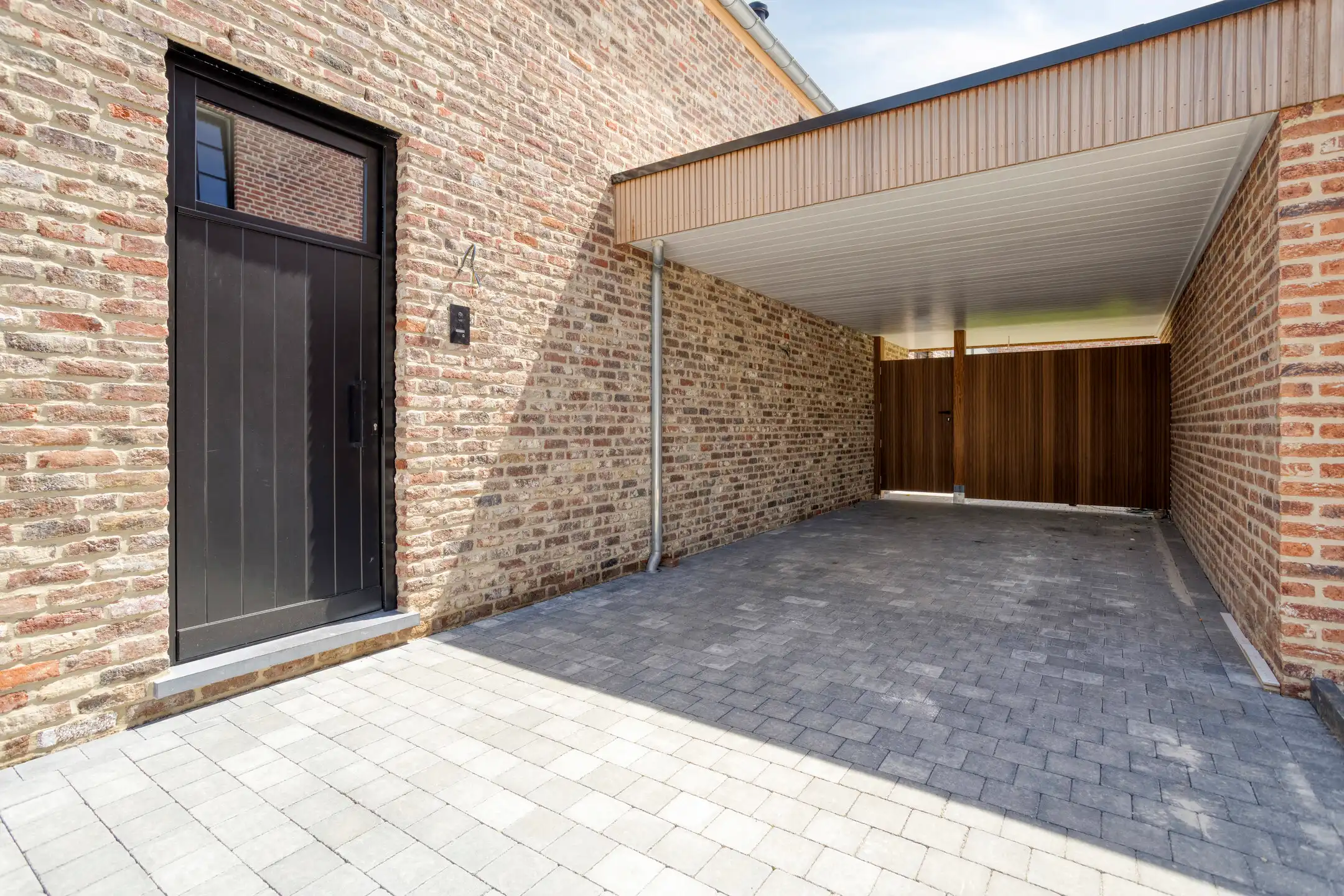Luxueus afgewerkt gelijkvloersappartement met 3 slaapkamers foto 2