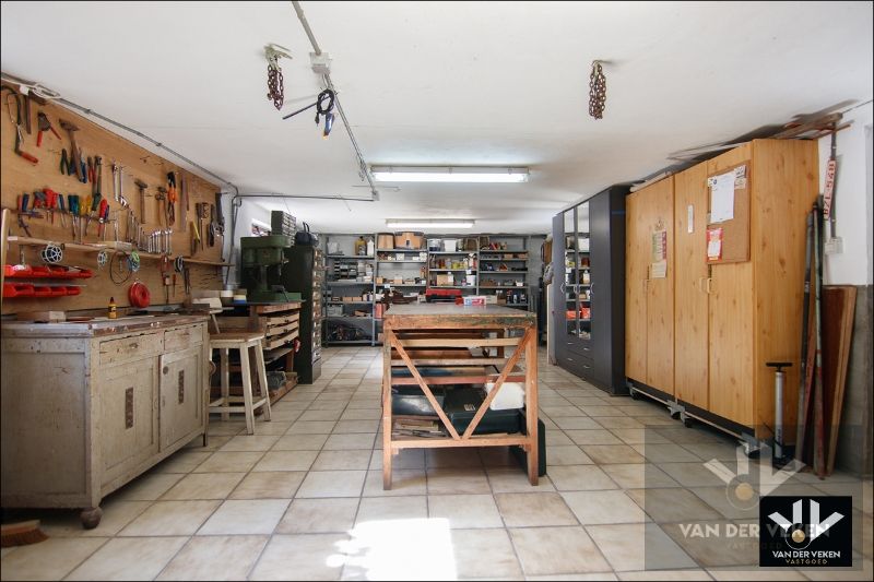 INSTAPKLAAR GEHEEL VAN MAAR LIEFST 370m² OP RUSTIGE LOCATIE foto 32