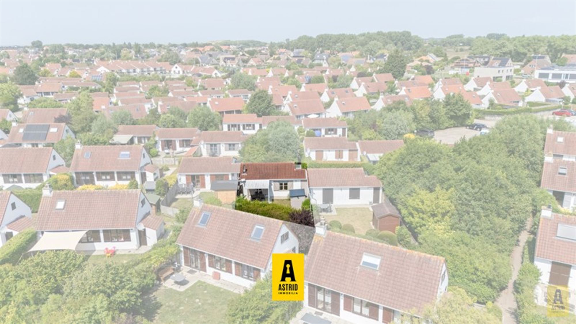 Schitterende vakantiewoning met parking en zonnige tuin! foto 2