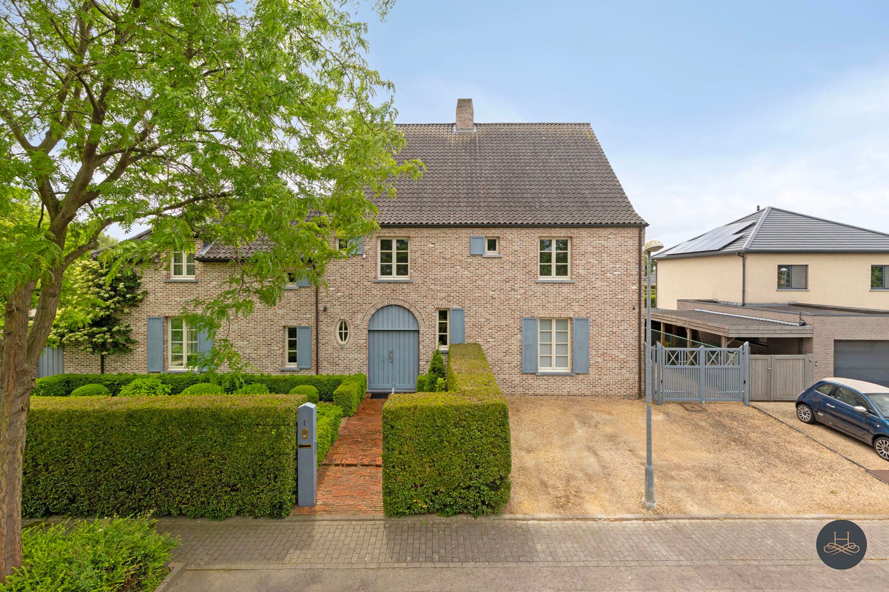 Exclusieve prachtig afgewerkte pastorijwoning met grote tuin foto {{pictureIndex}}