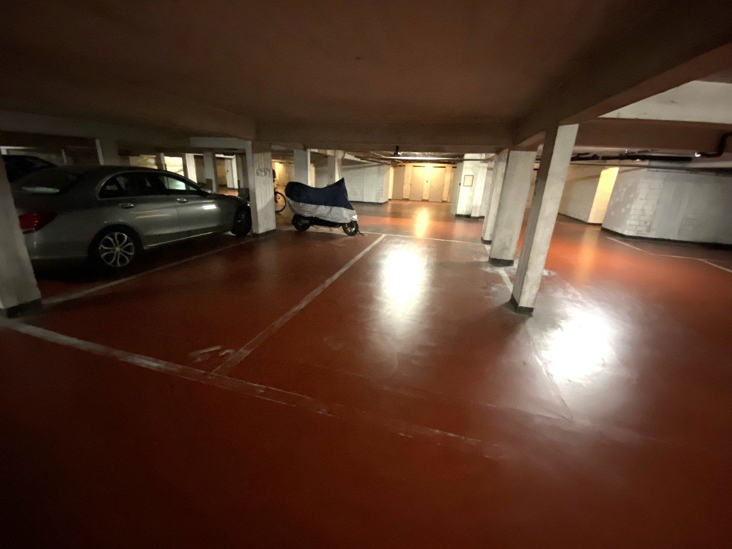 Goed toegangelijke parkeerplaats foto 3