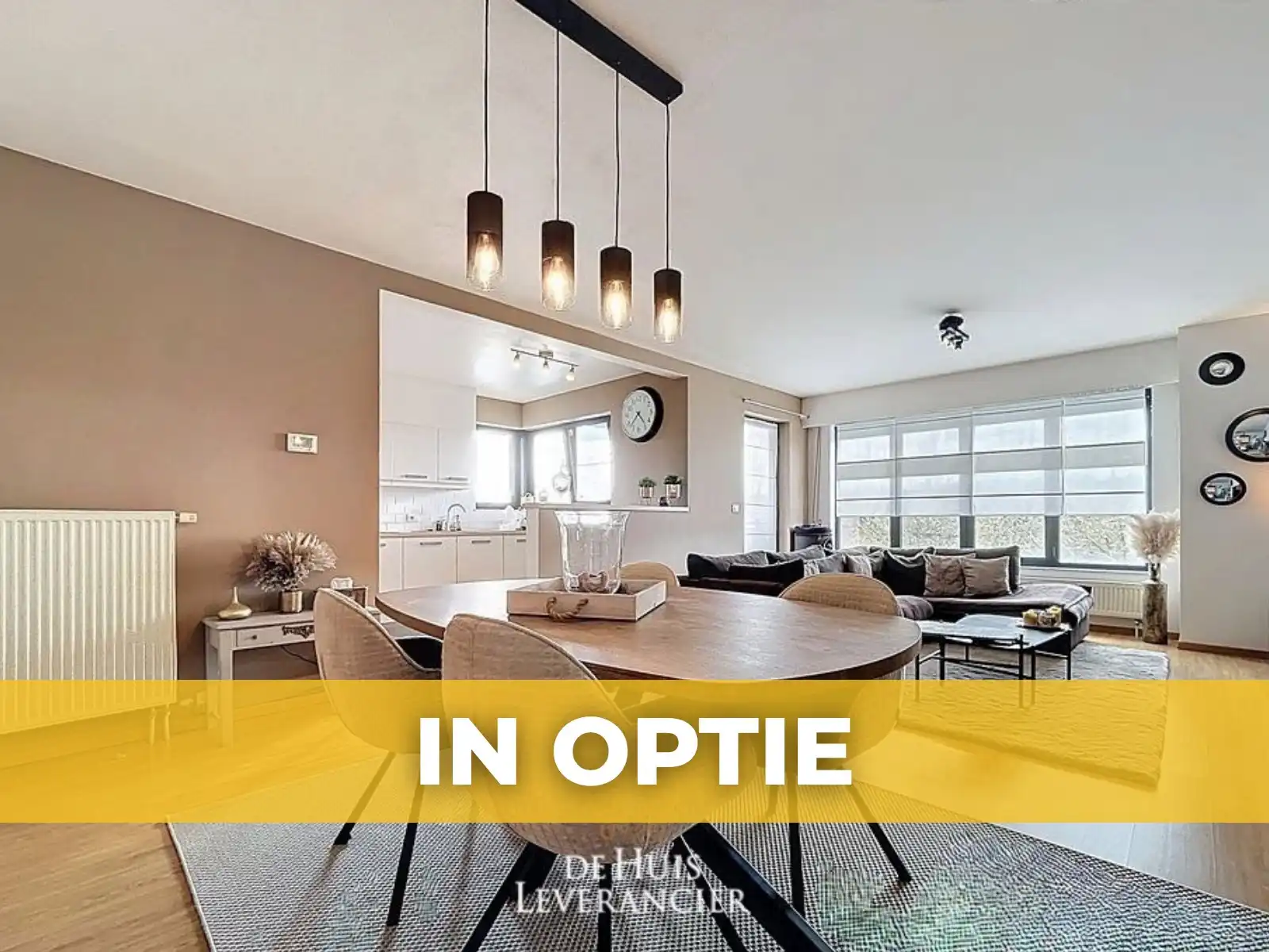 IN OPTIE - Lichtrijk en instapklaar appartement (100 m²) met zonnig terras in Molenveld Edegem! foto {{pictureIndex}}