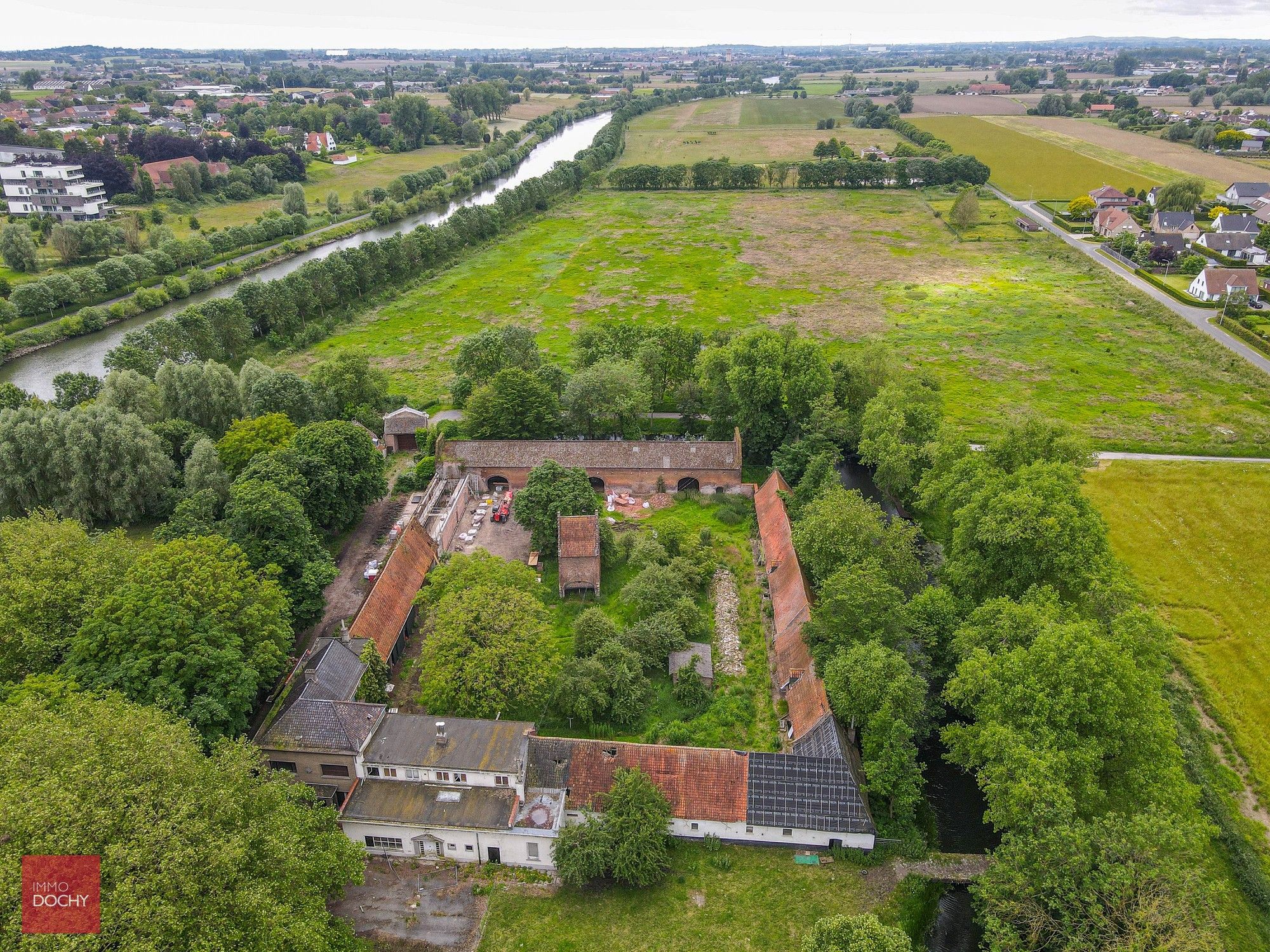 Historische kloosterhoeve aan de oevers van de Leie foto 5