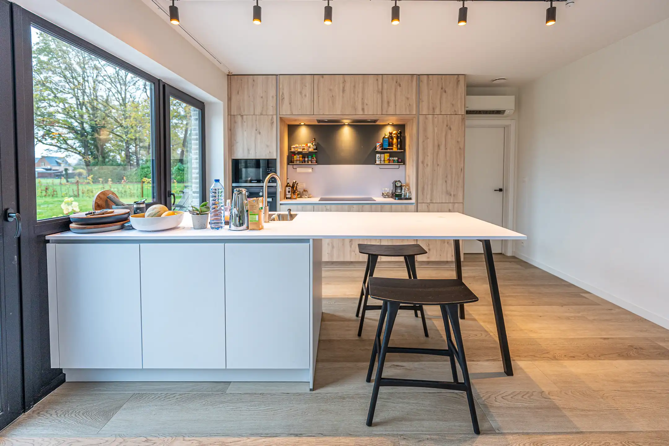 Hedendaagse villa met landelijke charme op 16 are perceel foto 12