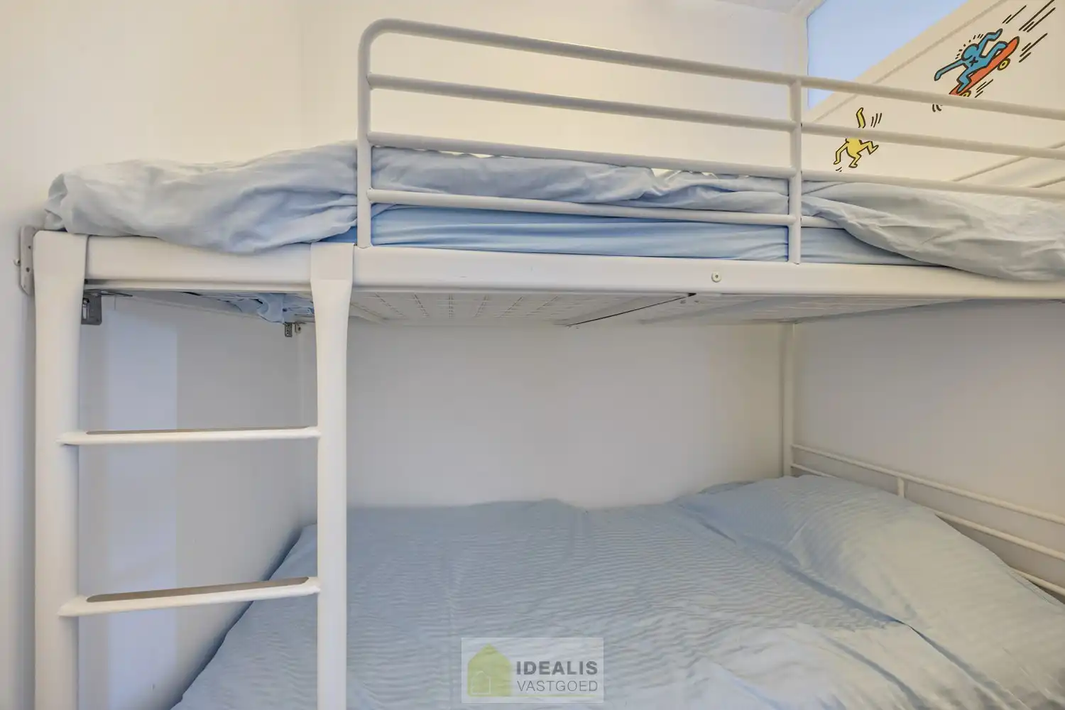 IDEALIS VASTGOED - HEERLIJK GELIJKVLOERS VAKANTIE-APPARTEMENT TE ZEEBRUGGE-BAD OP WANDELAFSTAND VAN HET STRAND EN DE DUINEN! EEN FIJNE PLEK BESTAANDE UIT EEN LICHTRIJKE LEEFRUIMTE MET OPEN KEUKEN EN BERGING, 1 RUIME SLAAPKAMER, 1 INPANDIGE KINDERKAMER, EEN EXTRA RUIM TERRAS EN EEN GOED TOEGANKELIJKE ONDERGRONDSE PARKEERPLAATS (AUTOLIFT) EN KELDERBERGING! foto 28