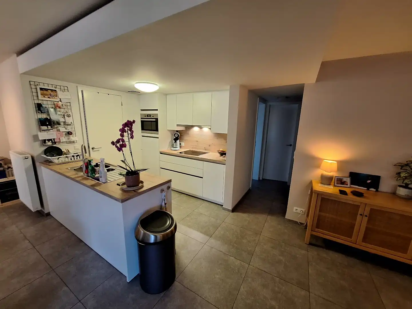 Luxe appartement met 2 ruime SLK,  een terras en een private autostaanplaats foto 3