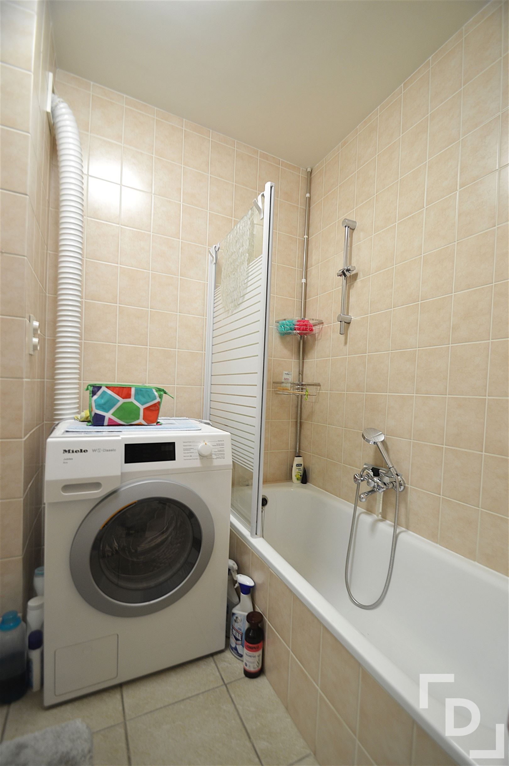 Ruim appartement met 3 slaapkamers en garage te huur in centrum Ieper foto 11