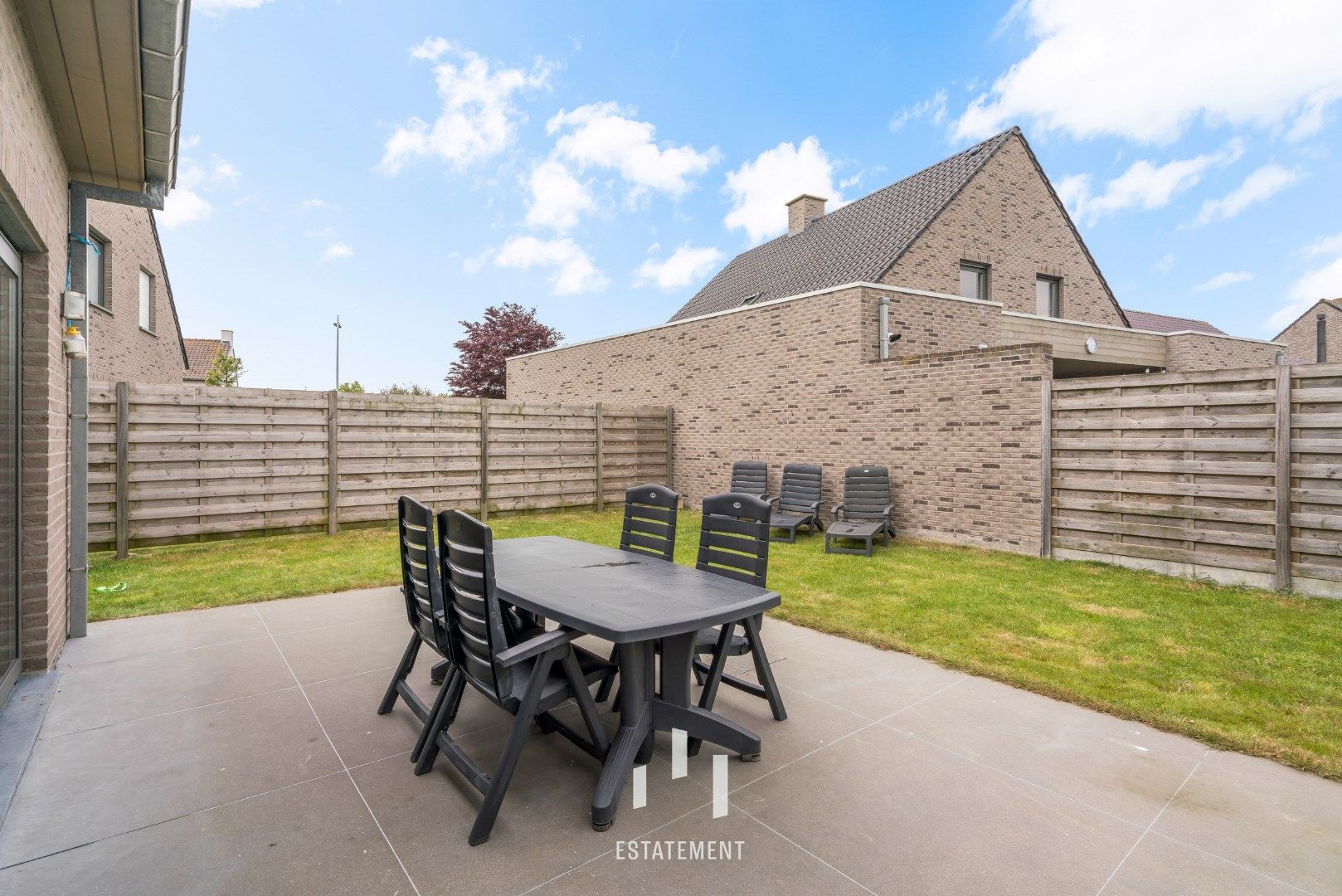 Recente halfopen woning (2015) met 3 slaapkamers, garage en tuin foto 14