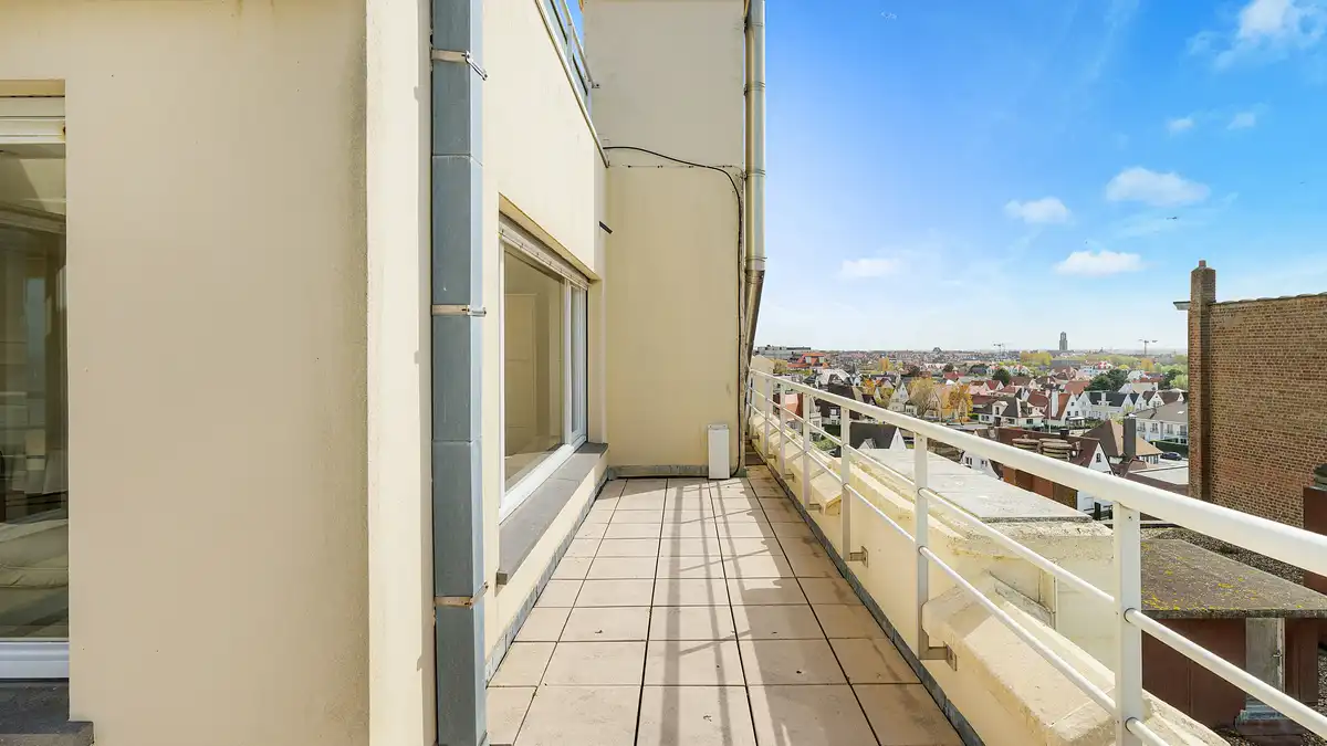 Appartement met veel potentieel: zon, zeezicht en rust foto 12