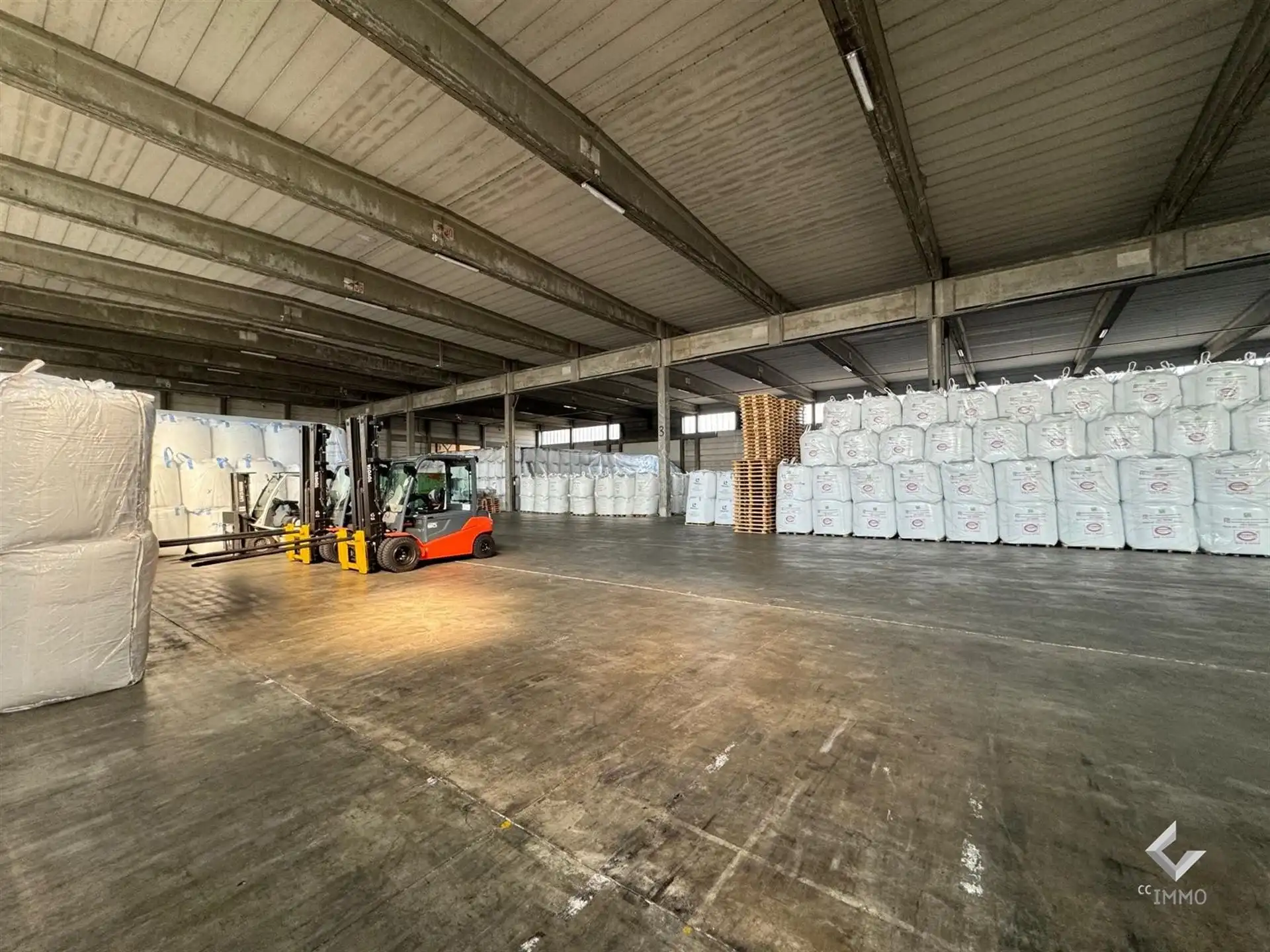 Prestigieuze kantoorruimtes te huur op praktische locatie! Met huurprijzen van 115 EUR/m² foto 15