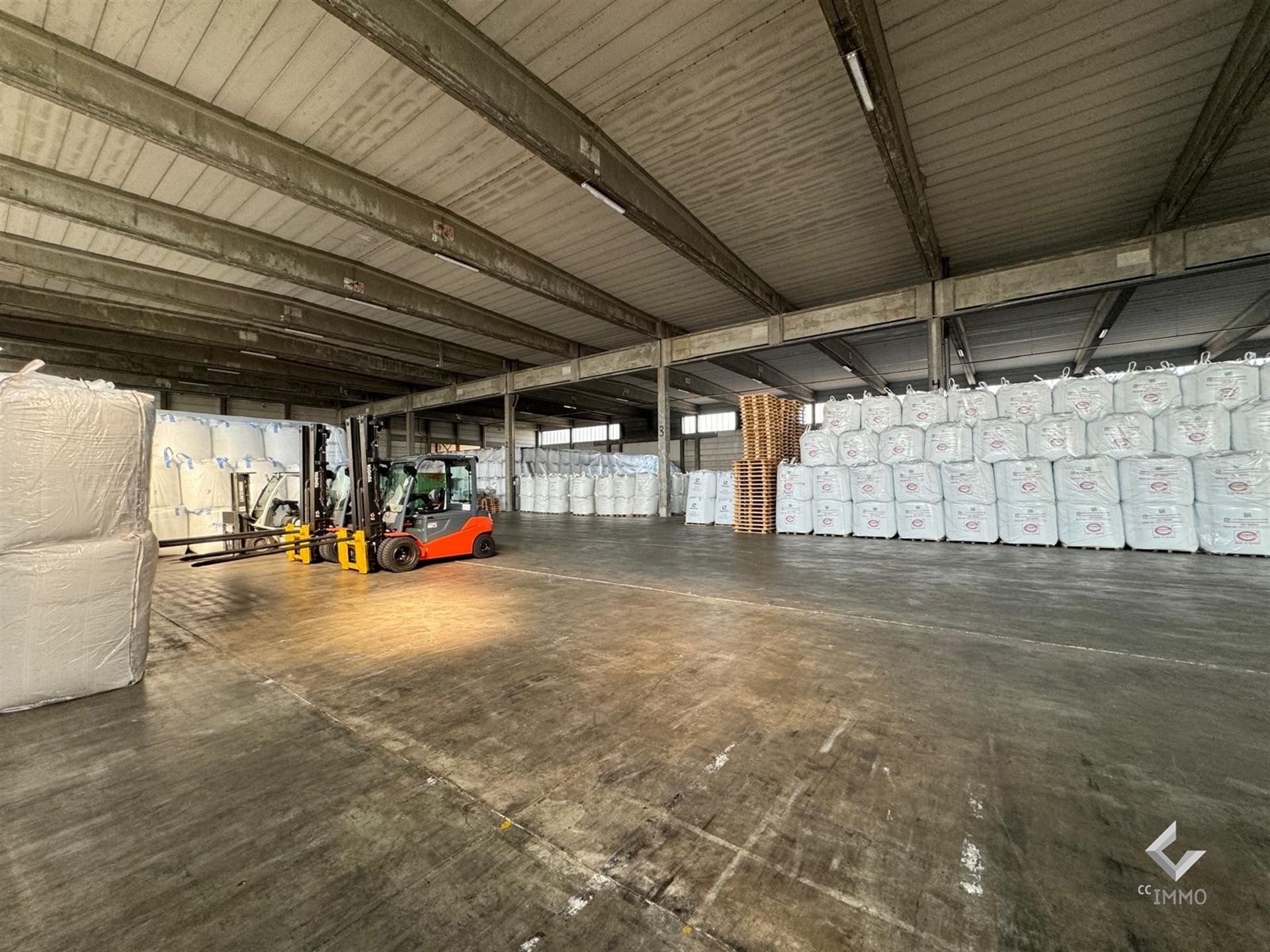 Prestigieuze kantoorruimtes te huur op praktische locatie! Met huurprijzen van 115 EUR/m² foto 15