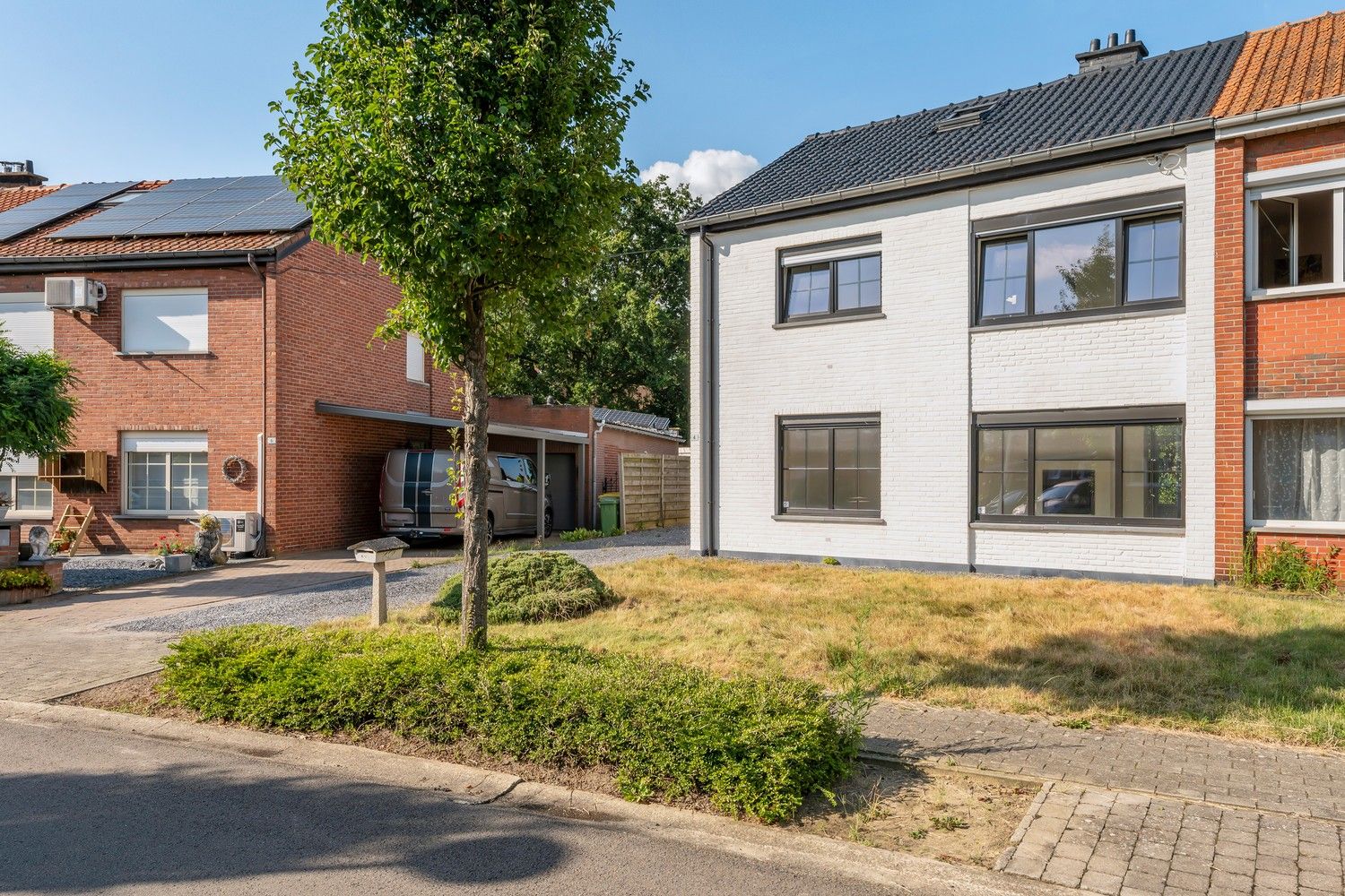 Mooie totaalrenovatie met 3 slpkm foto 3