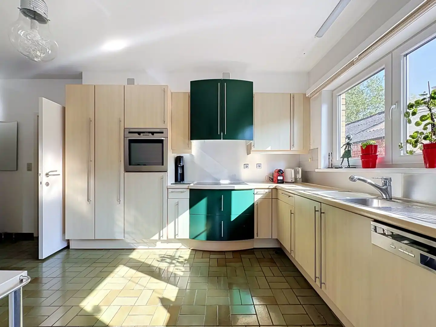 Ruime en zongerichte woning te koop te Wulpen. foto 5