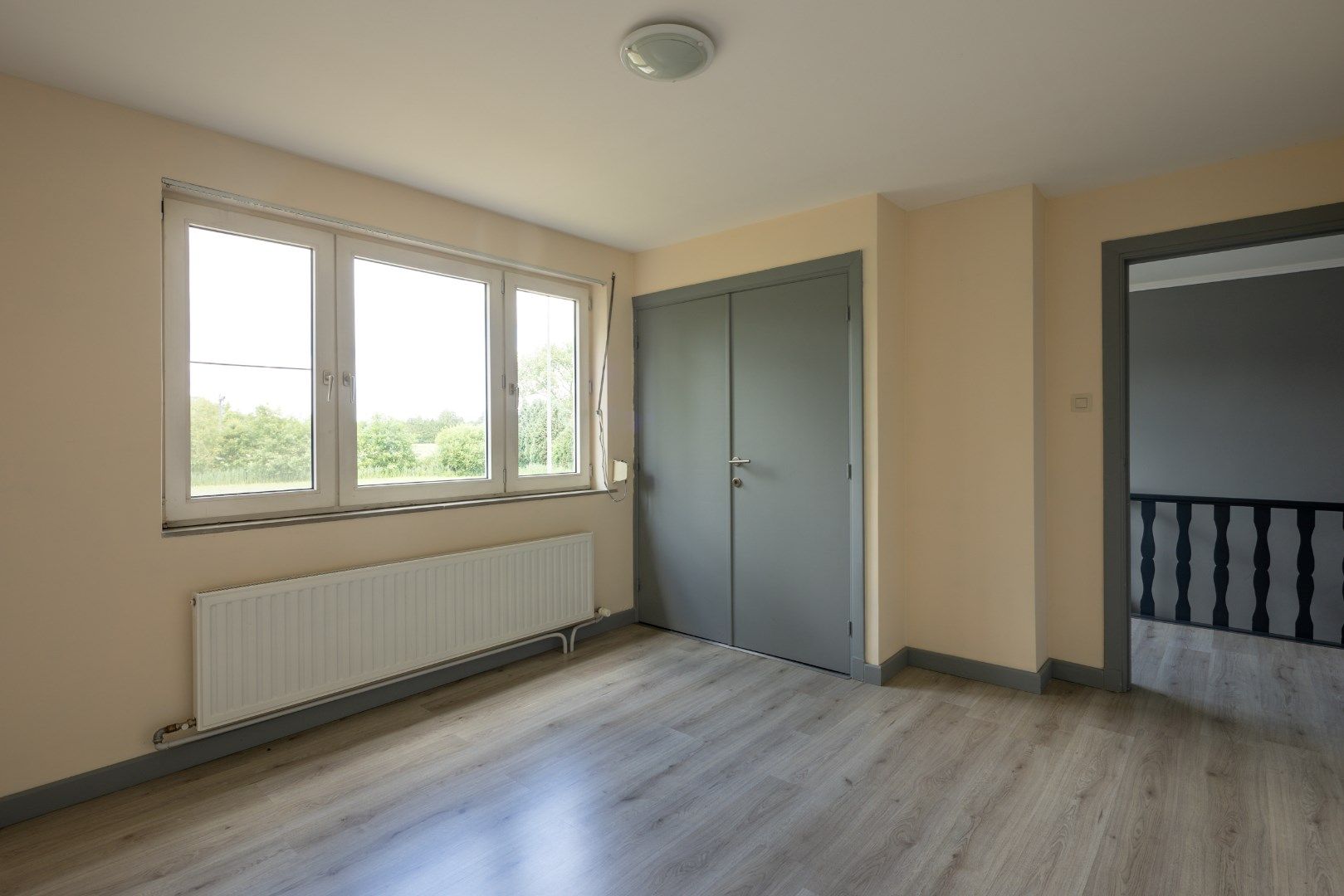 Ruime woning met vrij zicht te koop! foto 21