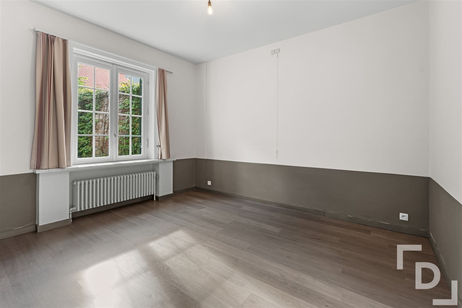 Karaktervolle woning met 7 slaapkamers en inpandige garage te koop in centrum Poperinge. foto 11