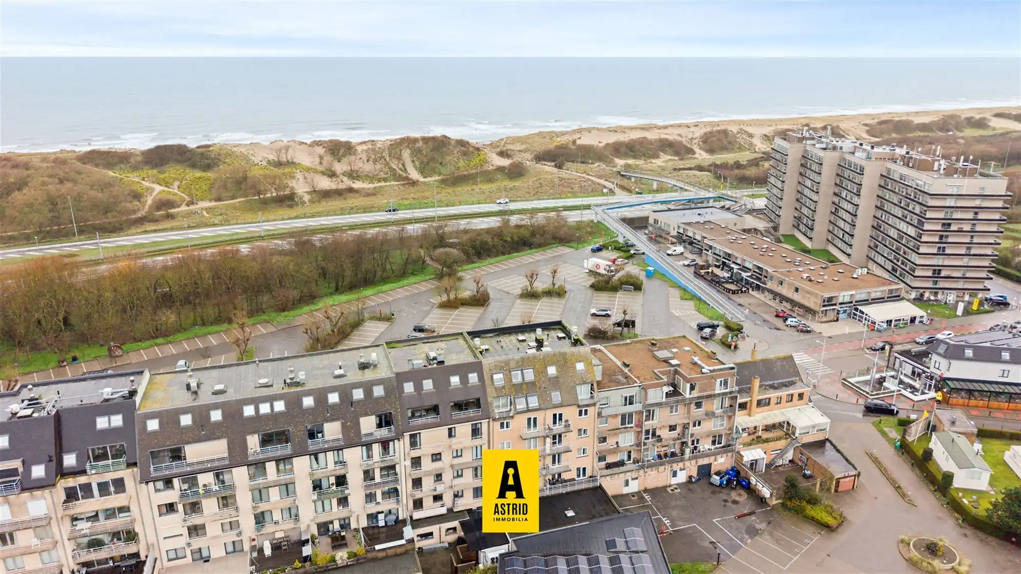 Studio met aparte slaaphoek op topligging! foto 3