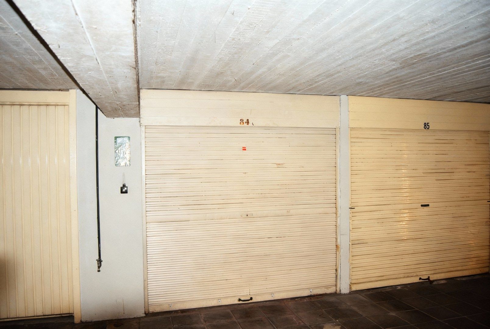 Afgesloten autobox, vlakbij Casinoplein foto 4