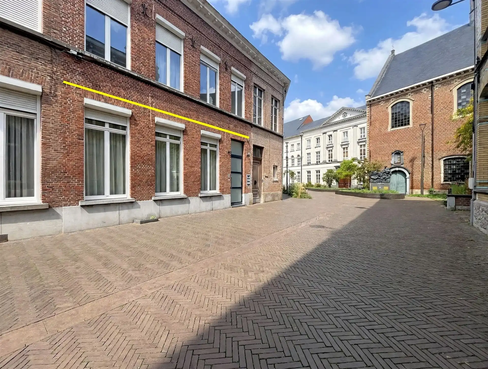 Instapklaar appartement in centrum Sint-Niklaas! foto 14
