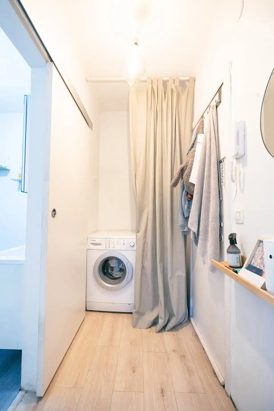 Licht gerenoveerde studio met groen terras in Vorst foto 13