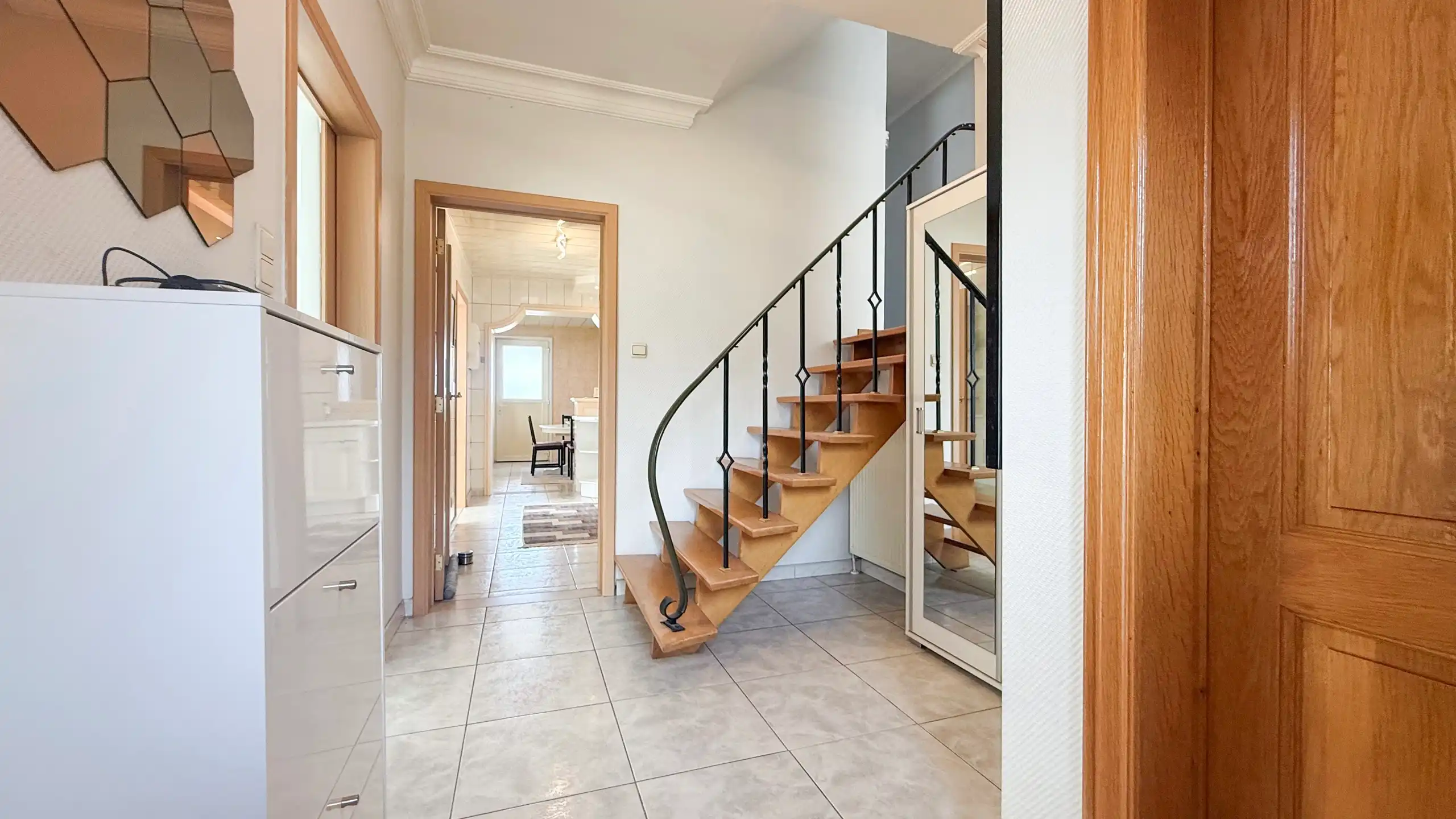 Ruime woning met 4 SLPK op een toplocatie! foto 18