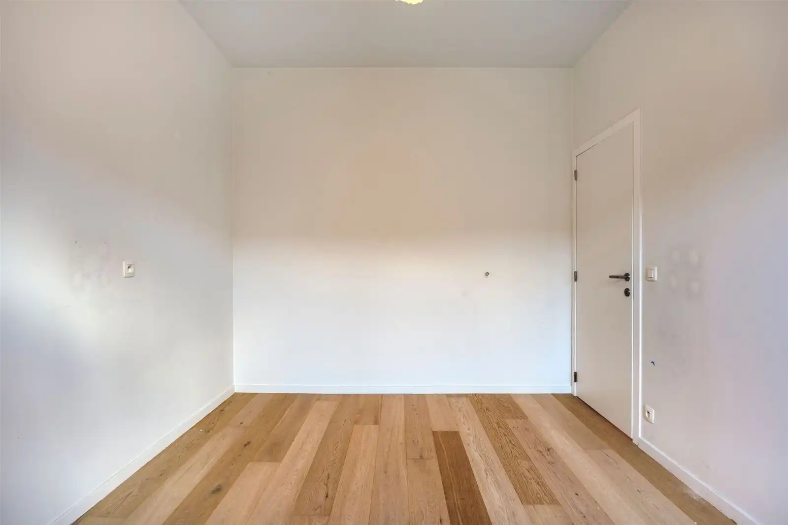 Gerenoveerde woning met 4 slaapkamers en tuin foto 13