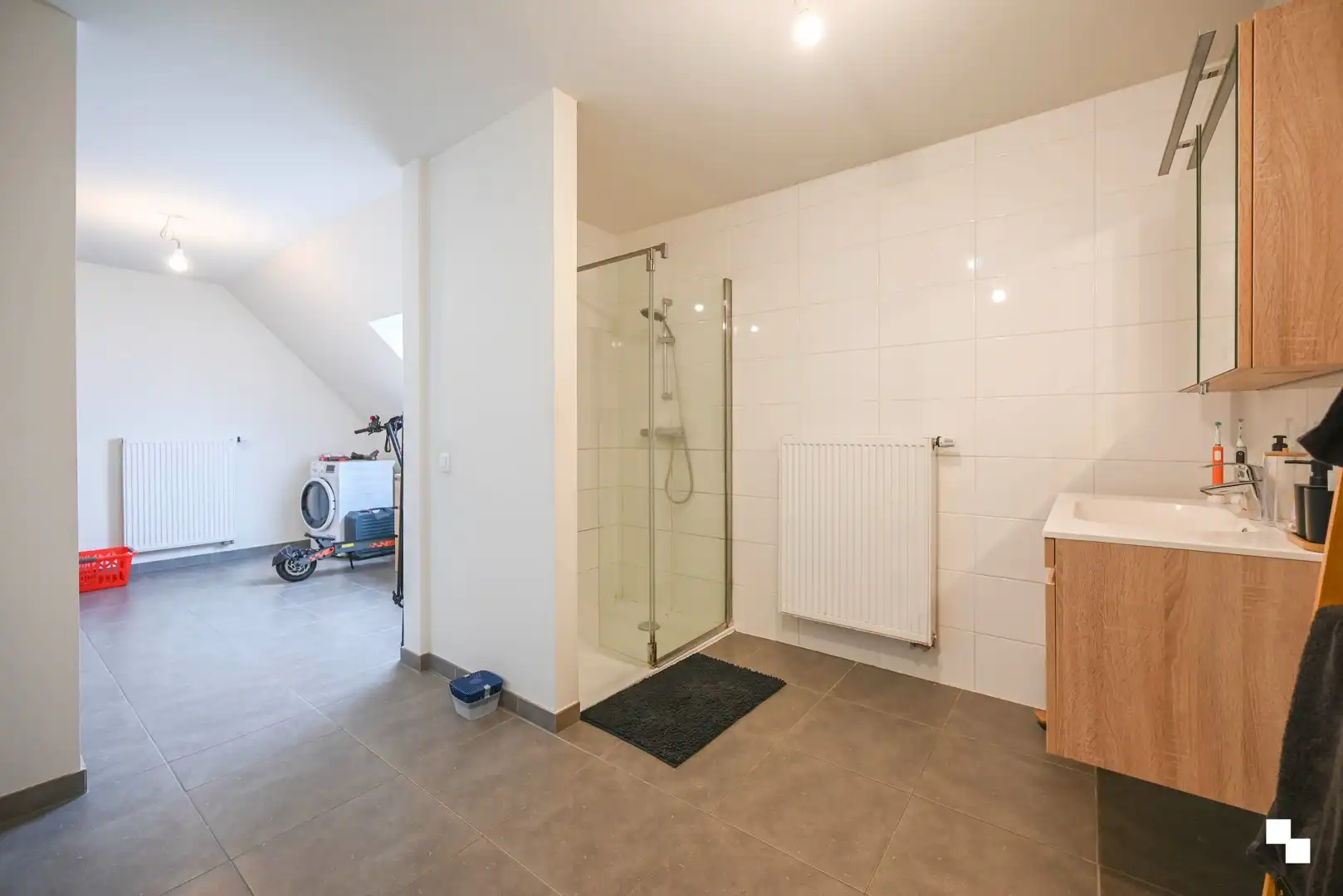 Zeer ruim appartement in het centrum van Oostrozebeke foto 12