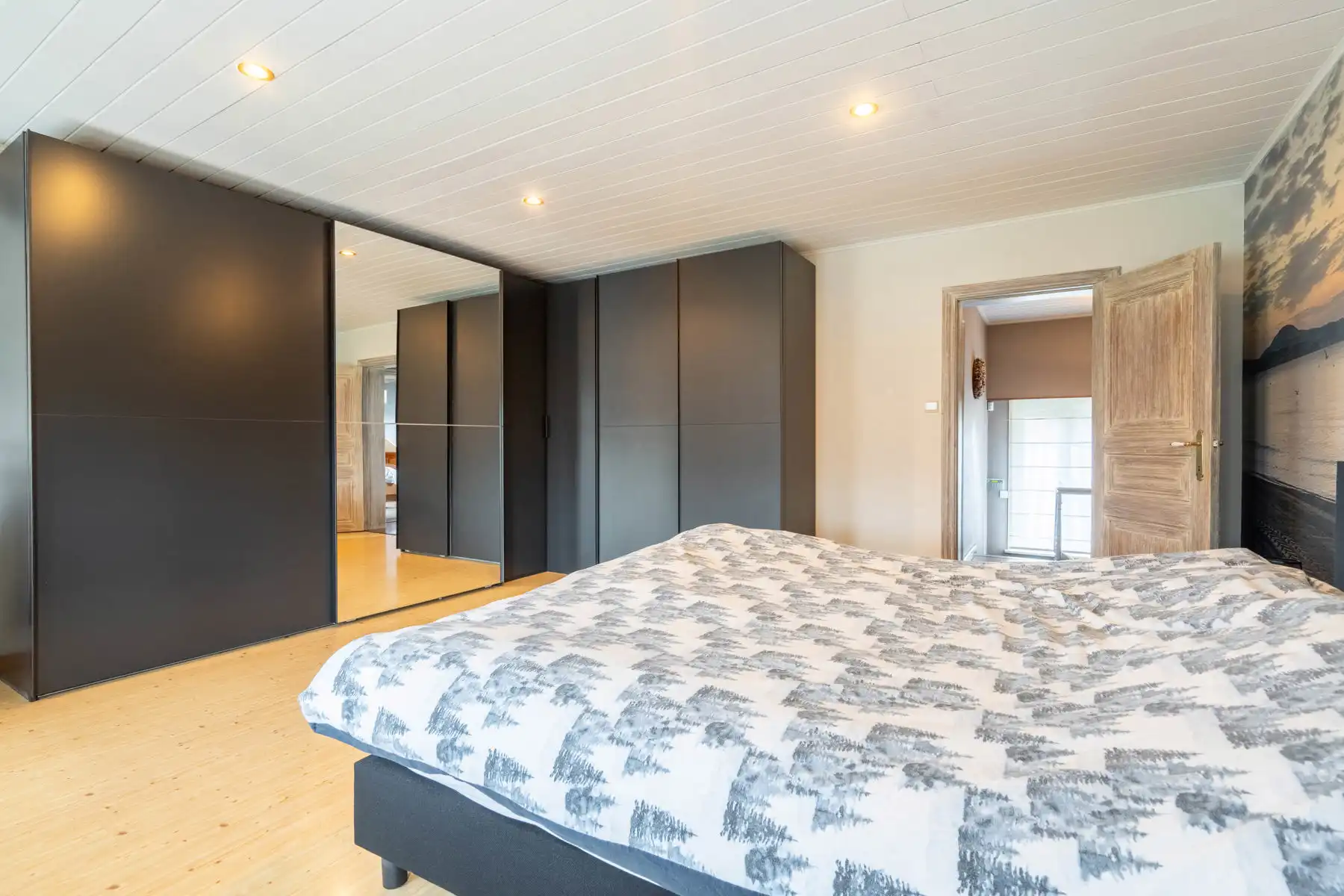 Huis met commercieel pand te koop in Grootlo! foto 18