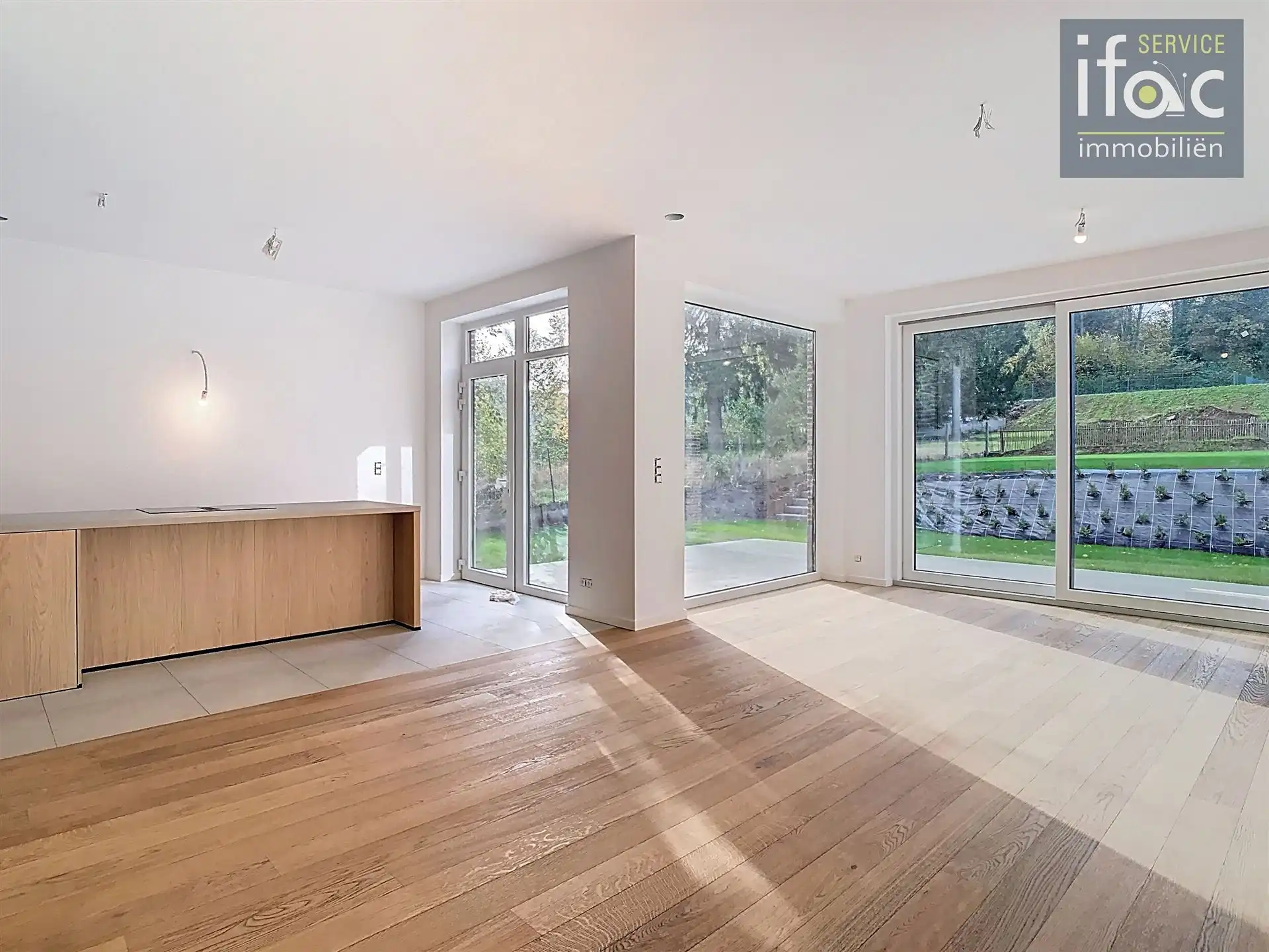 Nieuwbouwwoning met 4 slaapkamers, 2 badkamers en tuin. foto 3