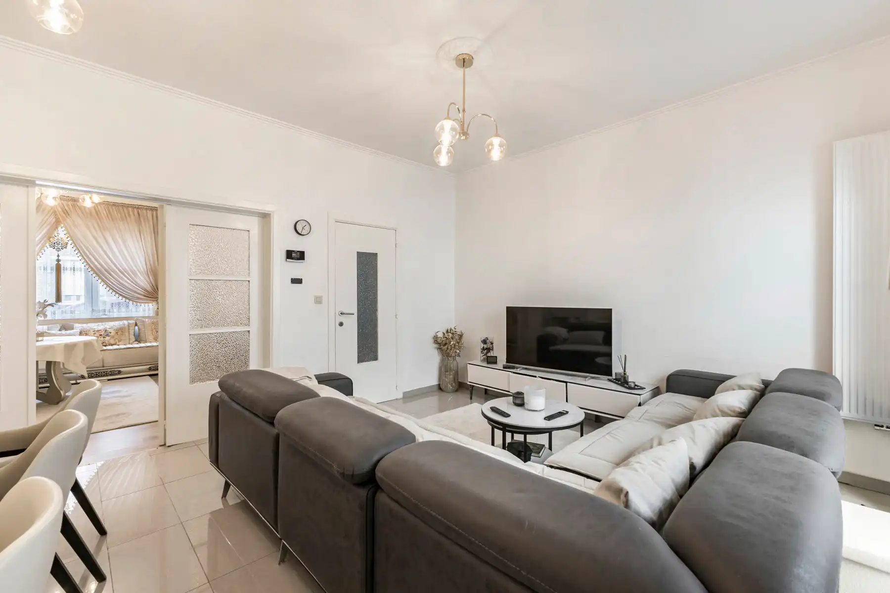 Goed gelegen woning met 4 slaapkamers en 3 badkamers foto 8