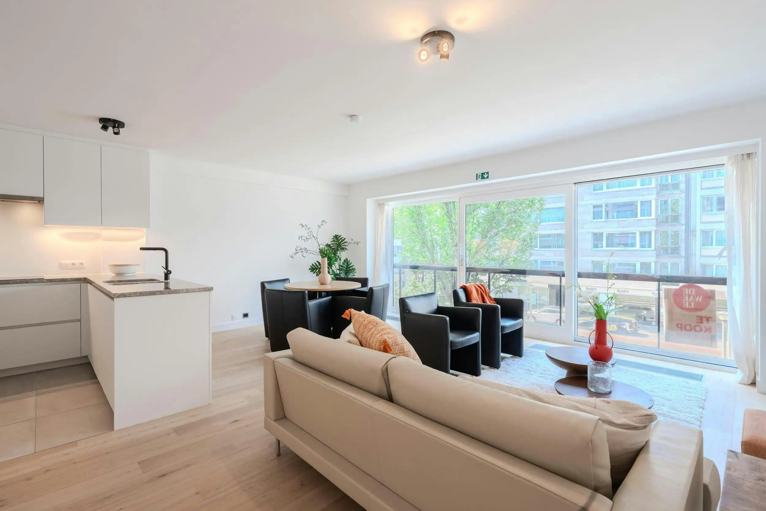 Prachtig gerenoveerd 2-slaapkamerappartement te Oostende foto 2