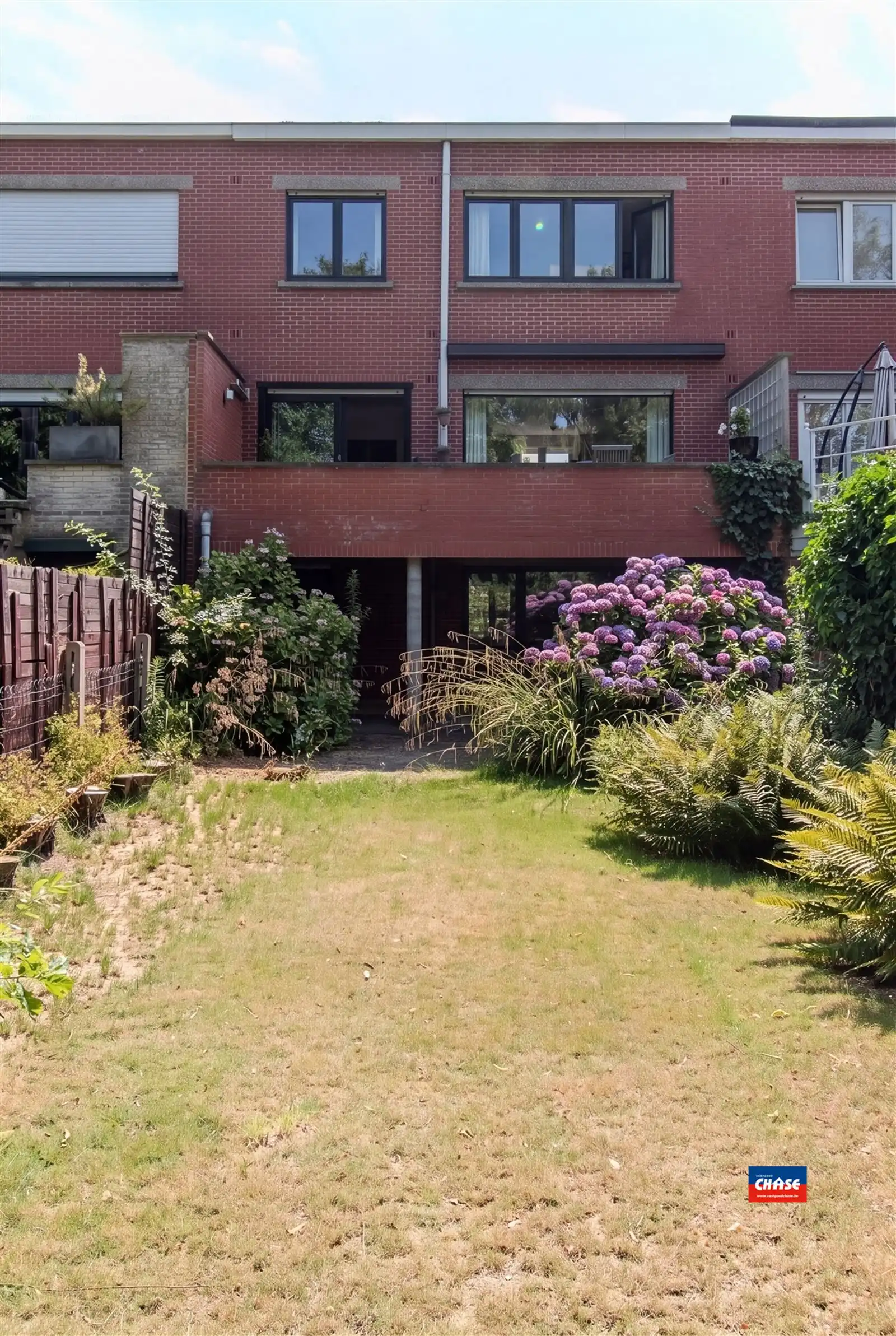 Rustig gelegen Bel-étage met drie slaapkamers, oprit, garage en een grote tuin  foto 2