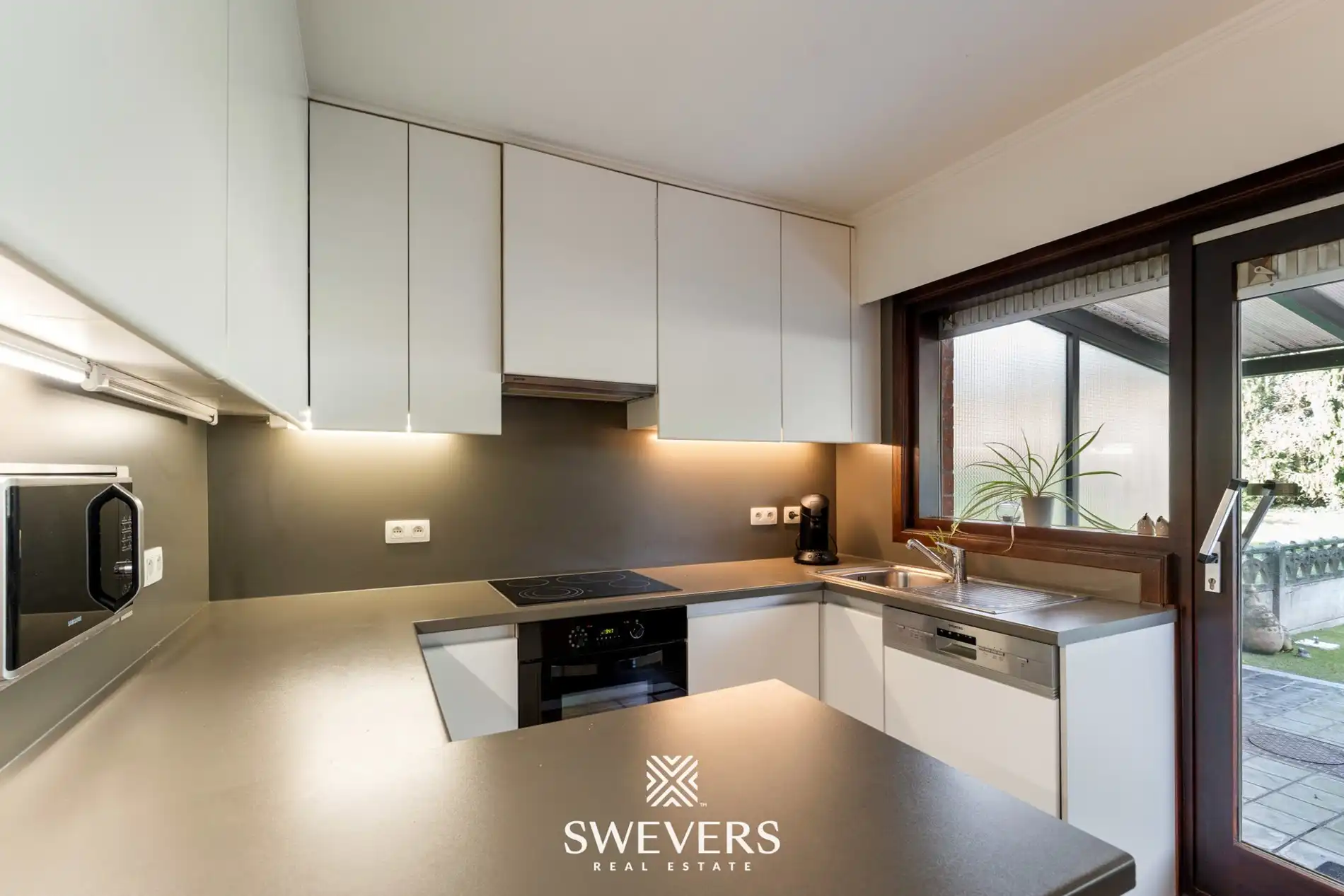 Op te frissen gezinswoning met werkplaats in centrum Helchteren foto 14