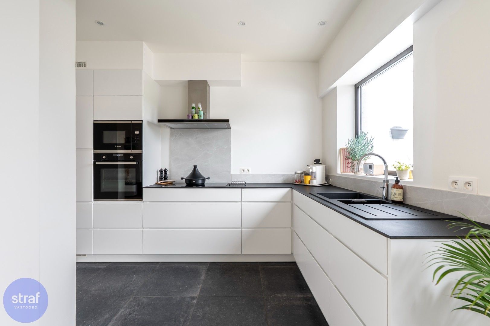 Moderne halfopen bebouwing mét groen uitzicht! foto 5